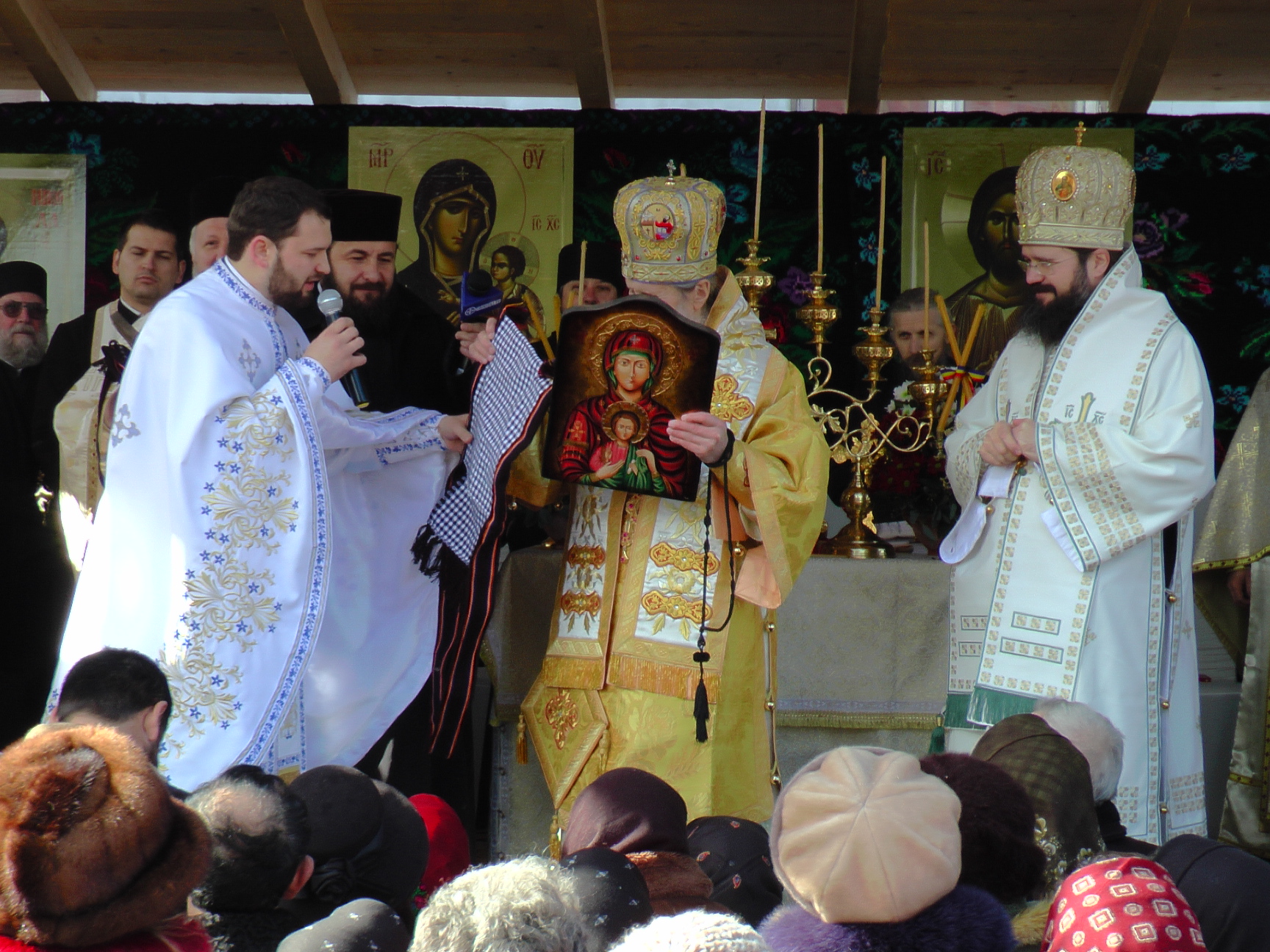 Sfințire de biserică în localitatea suceveană Straja