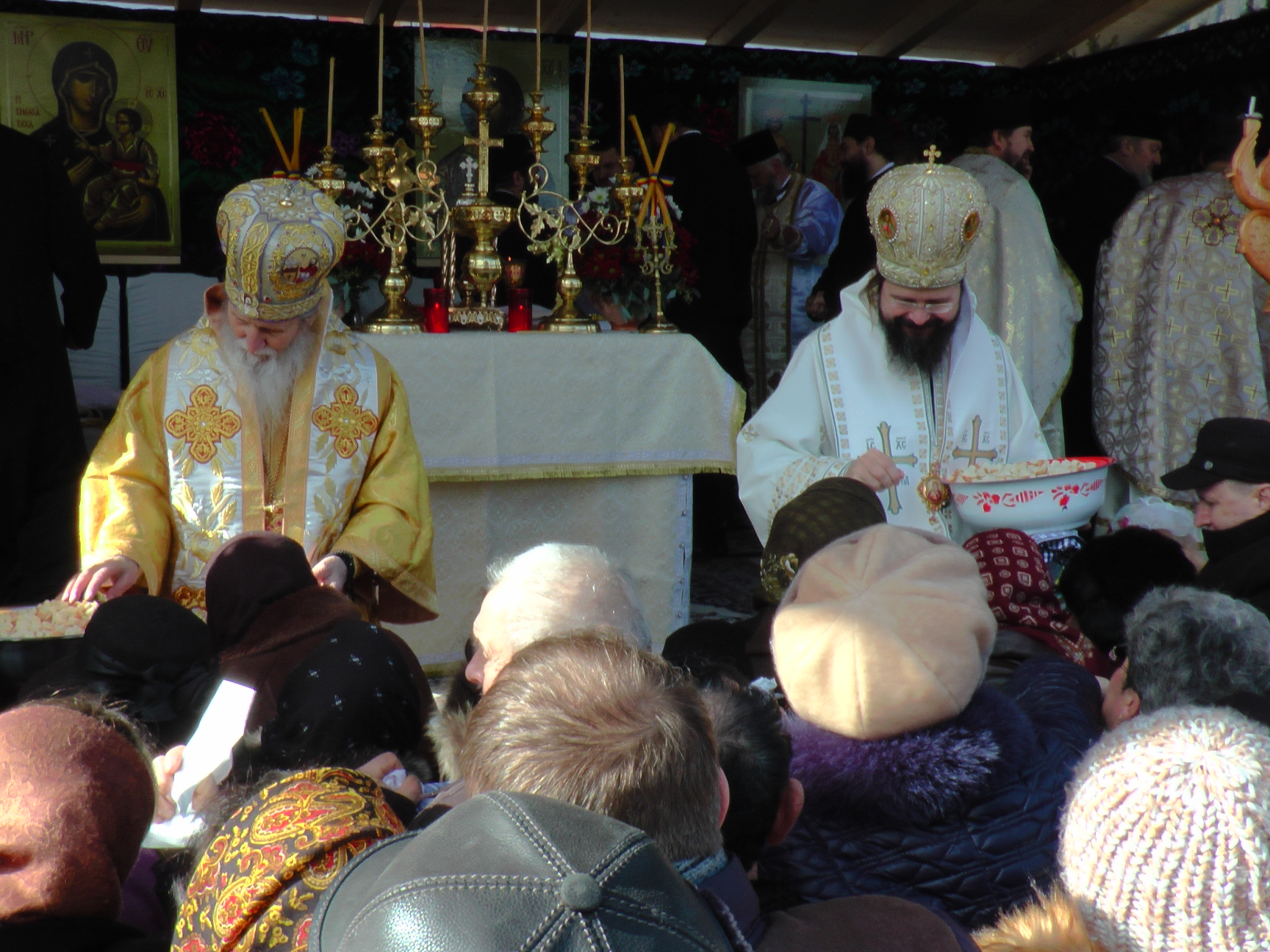 Sfințire de biserică în localitatea suceveană Straja