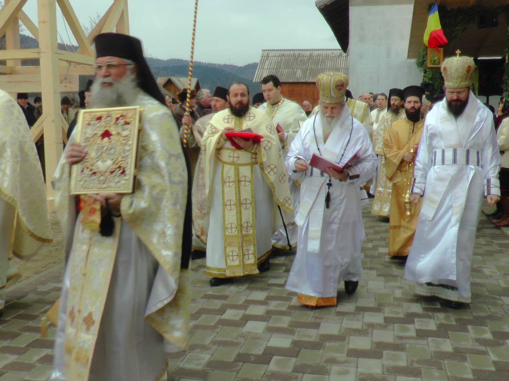 Sfințire de biserică în localitatea suceveană Straja