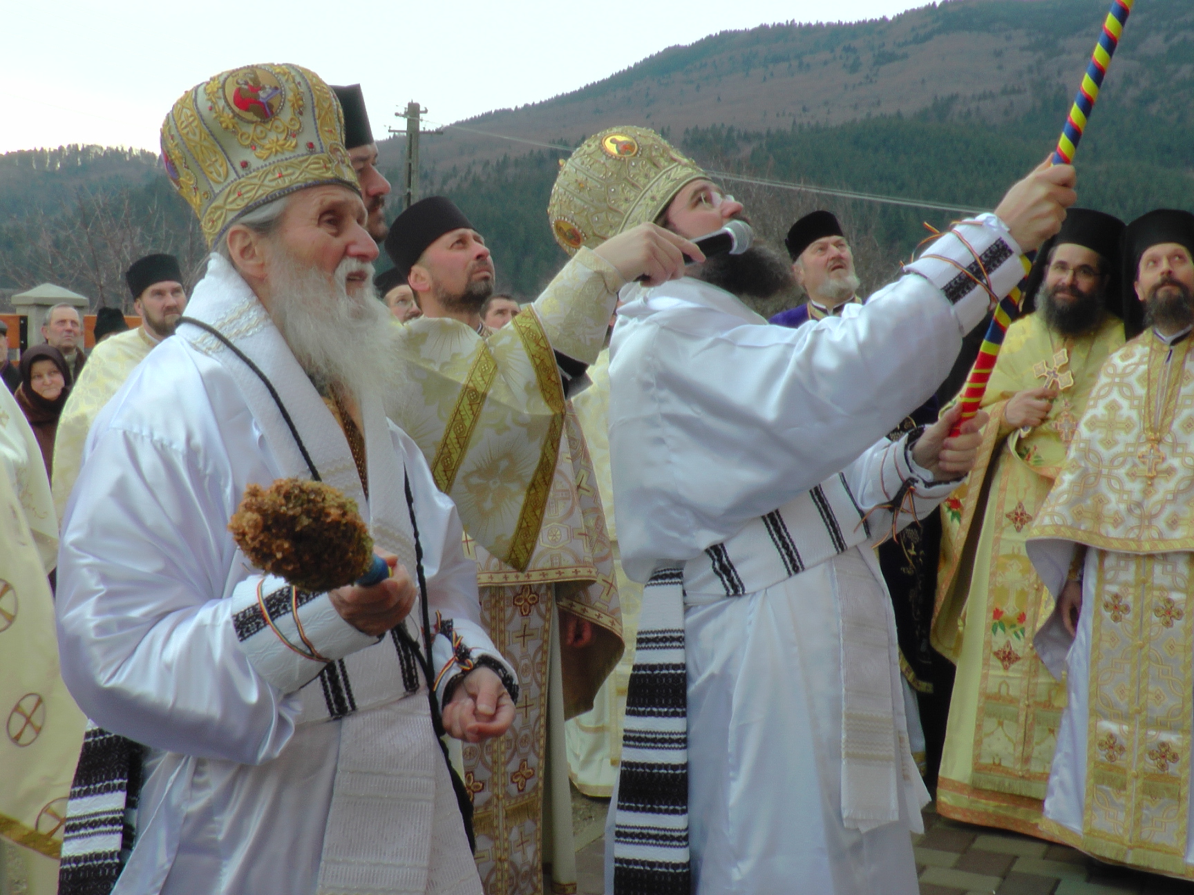 Sfințire de biserică în localitatea suceveană Straja