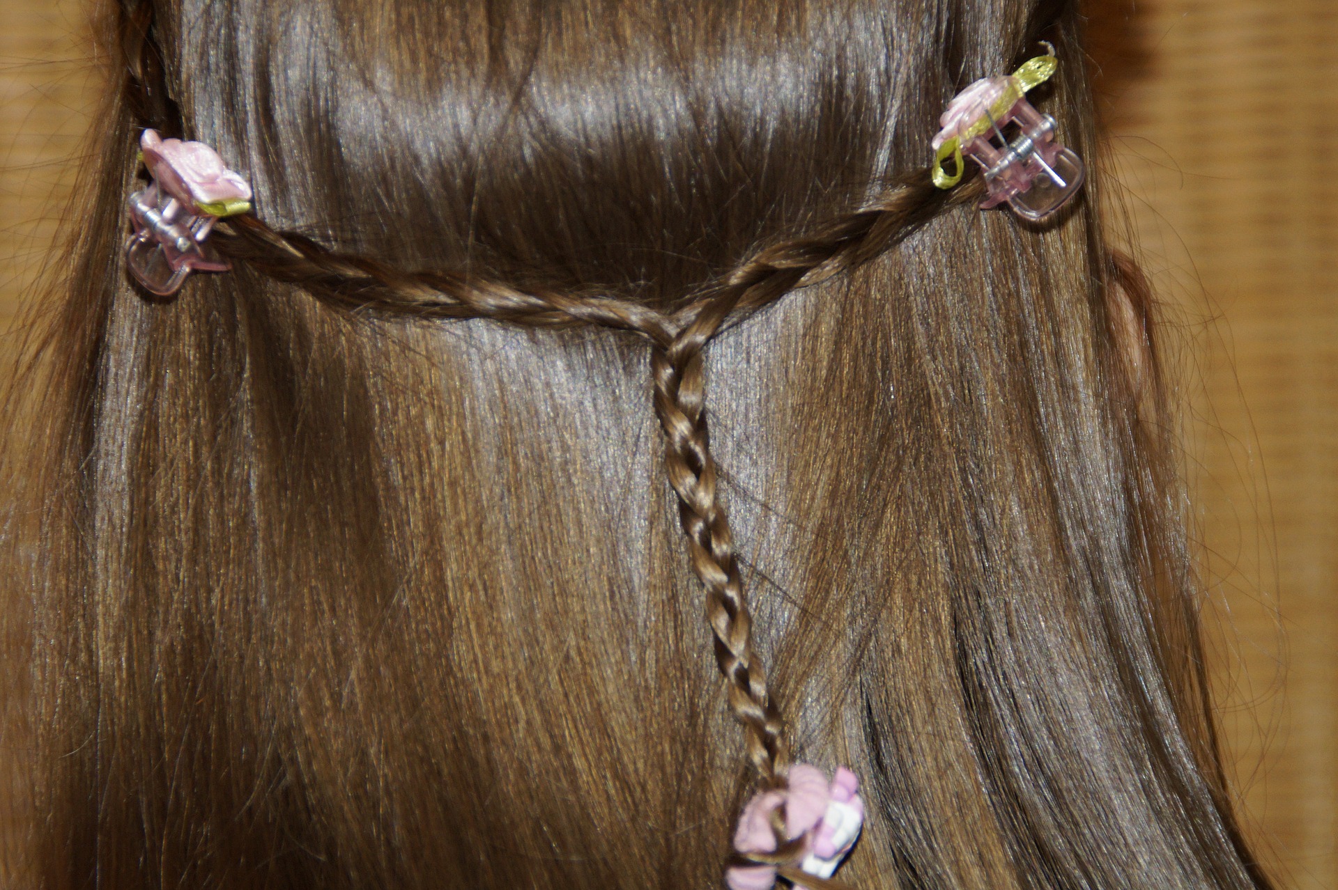 Zece uleiuri prietene părului Zece uleiuri prietene părului