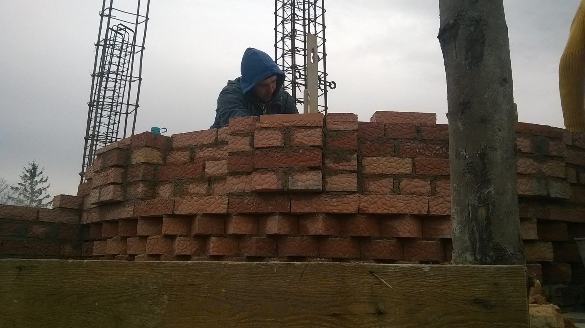 S-au reluat lucrările la biserica din Andrieşeni