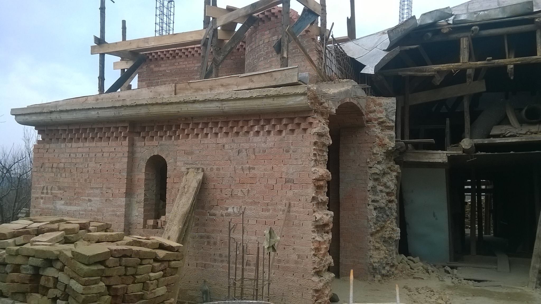 S-au reluat lucrările la biserica din Andrieşeni