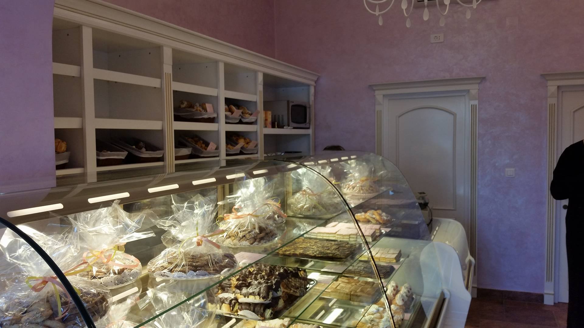 Slujbă de sfinţire la redeschiderea Patiseriei „Pelerinul“