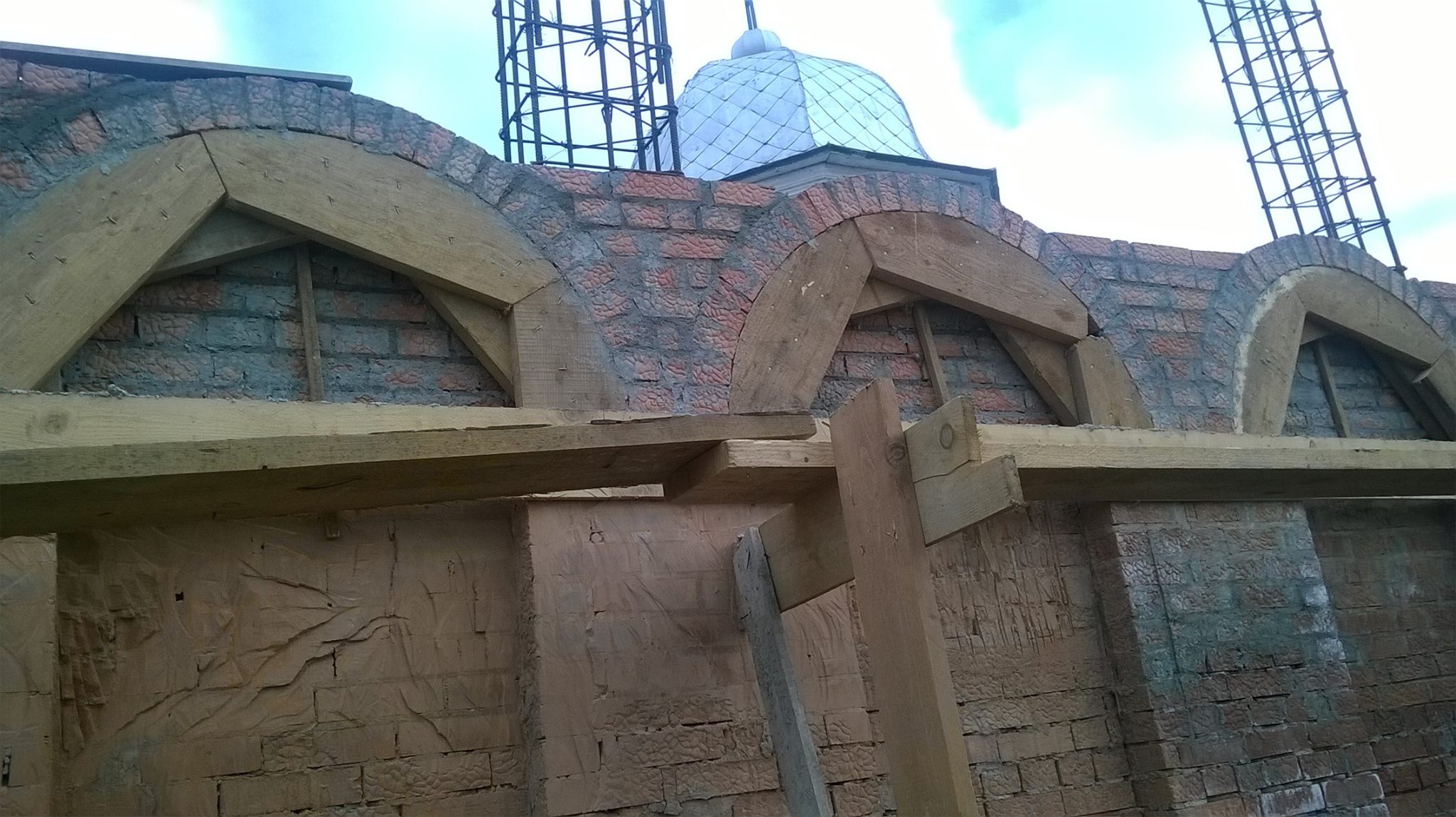 S-au reluat lucrările la biserica din Andrieşeni