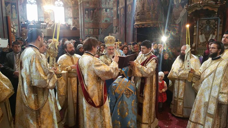 Liturghie arhierească la Roman Liturghie arhierească la Roman