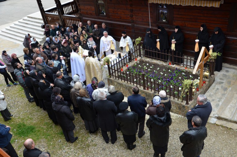 Slujbă de pomenire pentru arhimandritul Ieronim Stoican, la Mănăstirea Luncanii de Sus