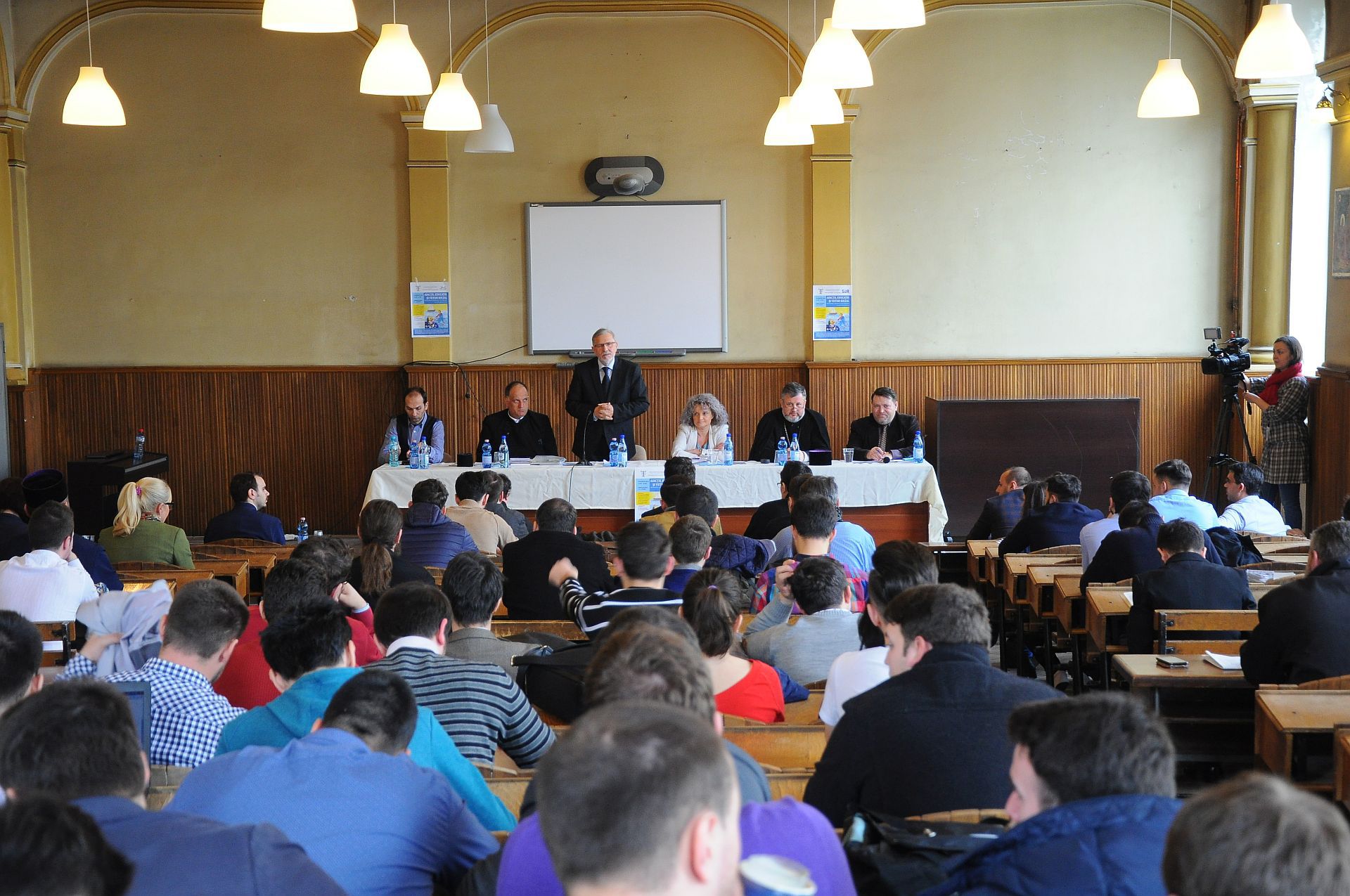Dezbaterea „Adicţii, educaţie şi viitor social”, la Facultatea de Teologie Ortodoxă din Bucureşti