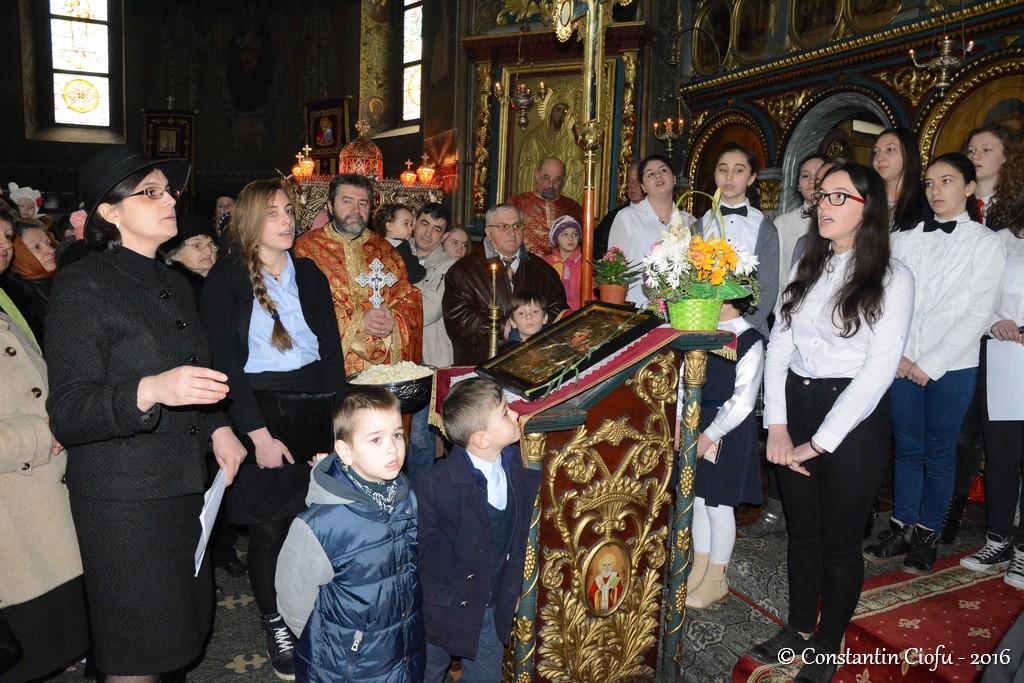 Liturghia tinerilor la poalele Rarăului Liturghia tinerilor la poalele Rarăului