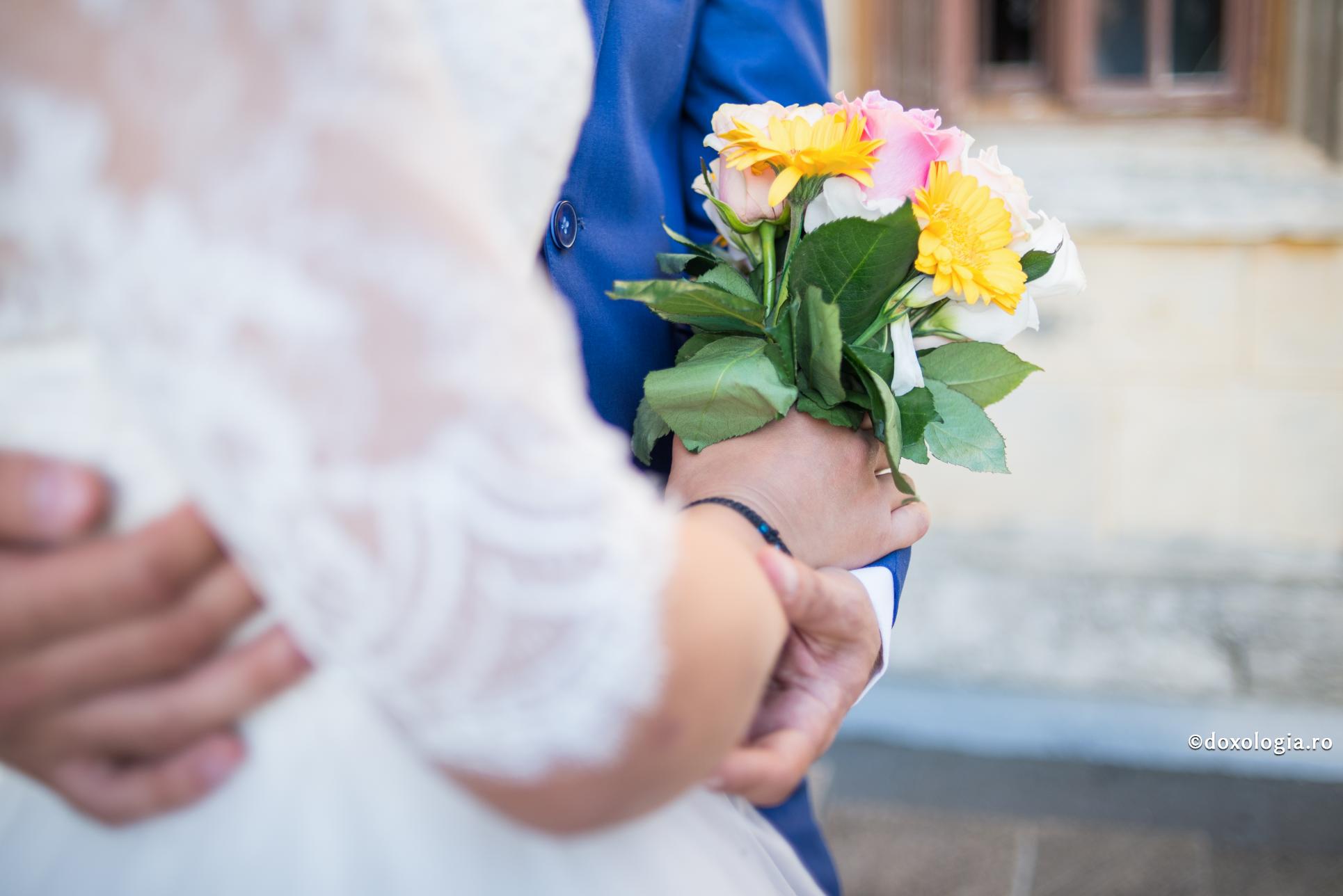 Dragostea dintre soți ‒ limanul cel sigur / Foto: Oana Nechifor miri îmbrățișați