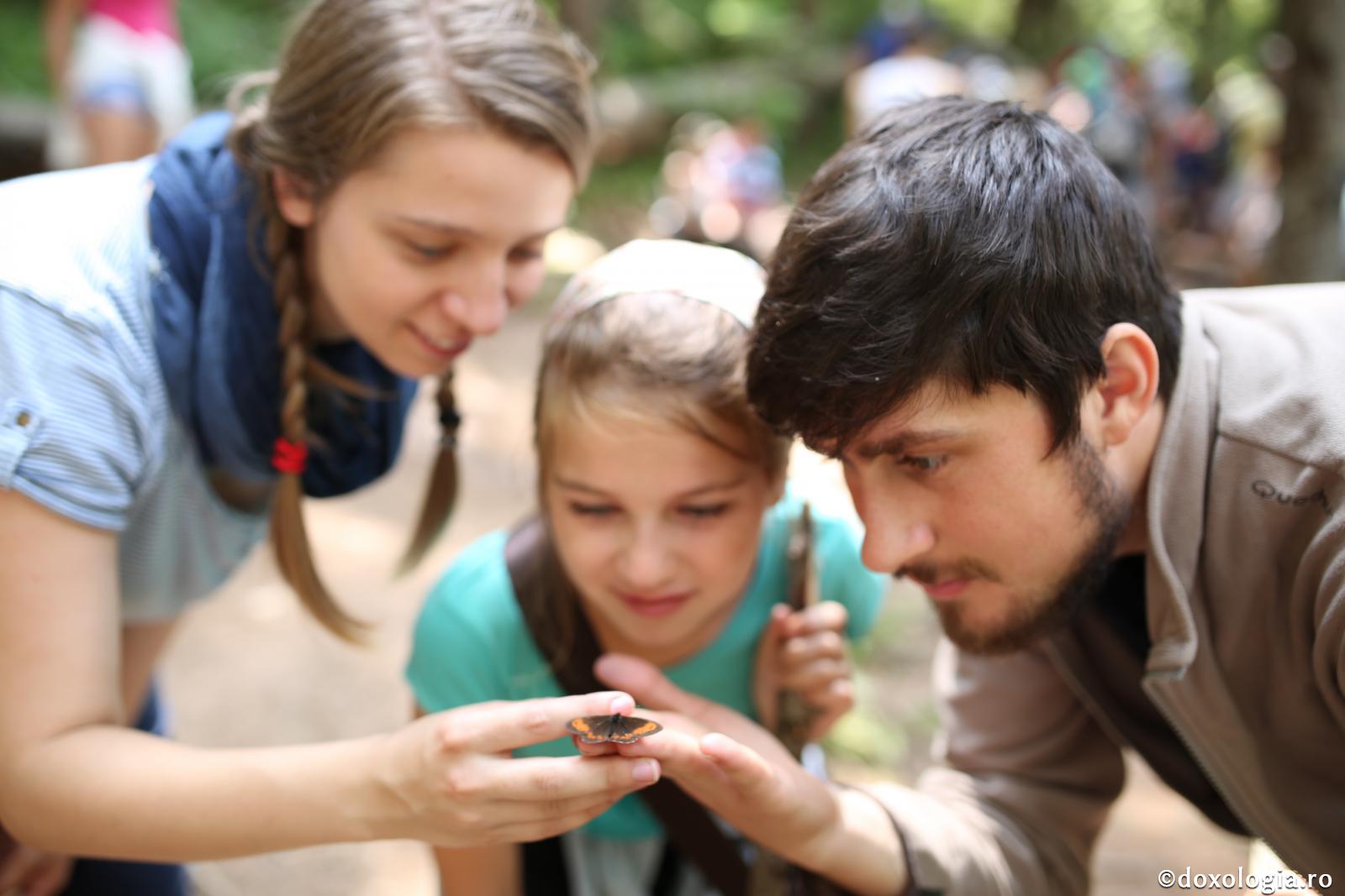 Creștinii se ajută unul pe altul