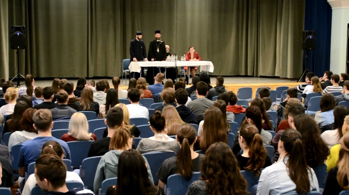 Conferință pentru elevii Liceului Românesc „Nicolae Bălcescu” din Giula - Ungaria