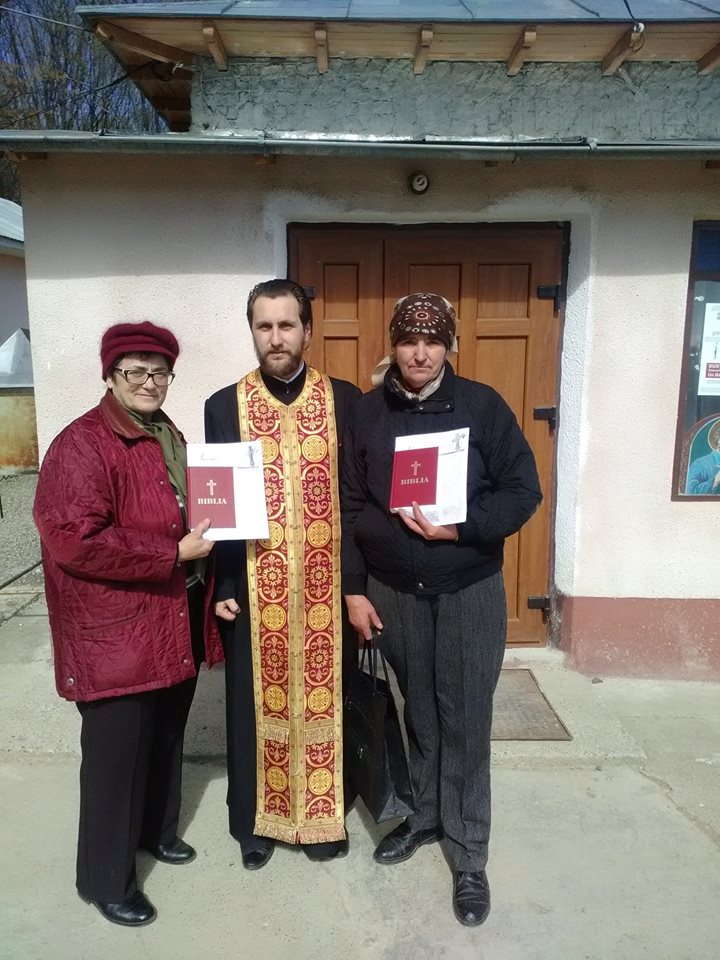 Proiectul „Nicio casă fără Biblie“, în Parohia Poieniţa Proiectul „Nicio casă fără Biblie“, în Parohia Poieniţa