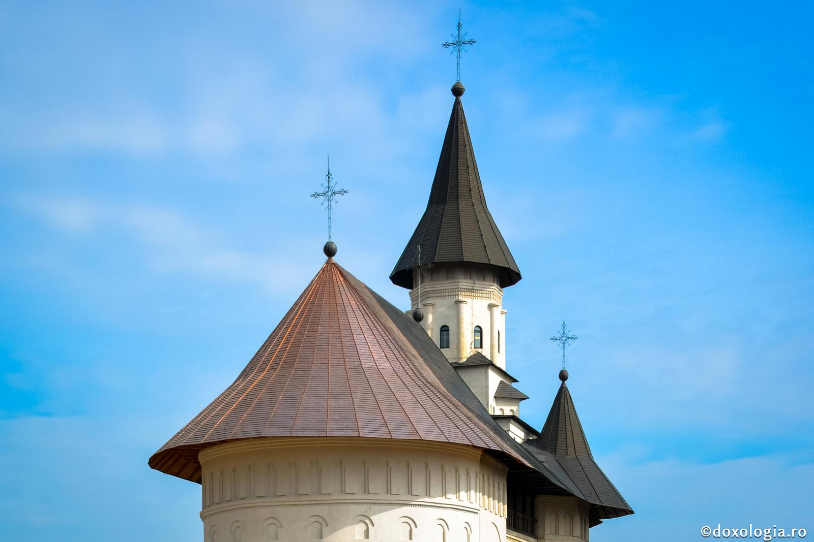 Cum imită diavolul Biserica lui Hristos