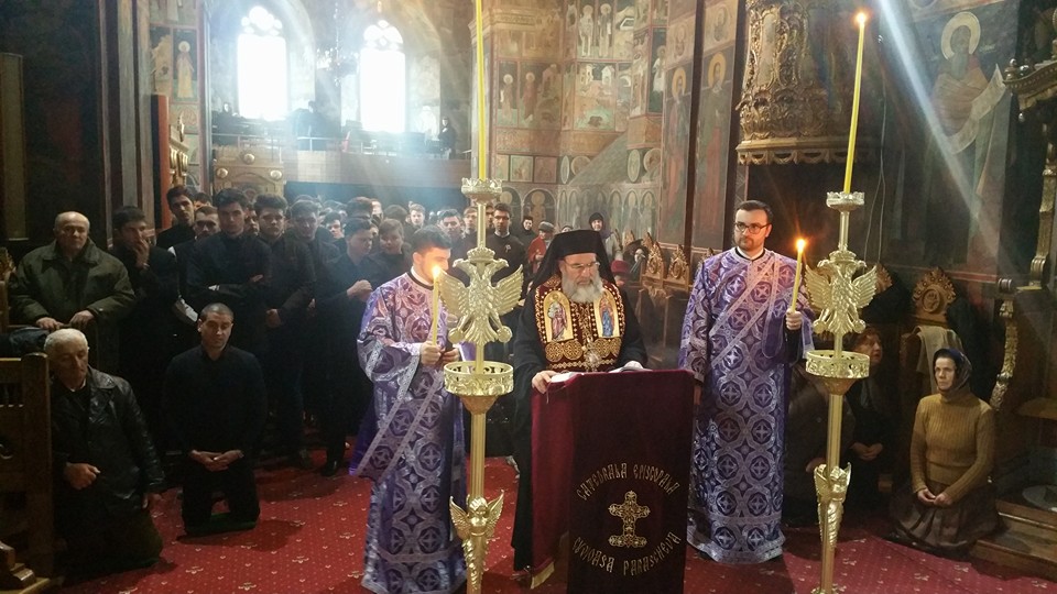 Canonul cel Mare, la Catedrala Arhiepiscopală din Roman Canonul cel Mare, la Catedrala Arhiepiscopală din Roman
