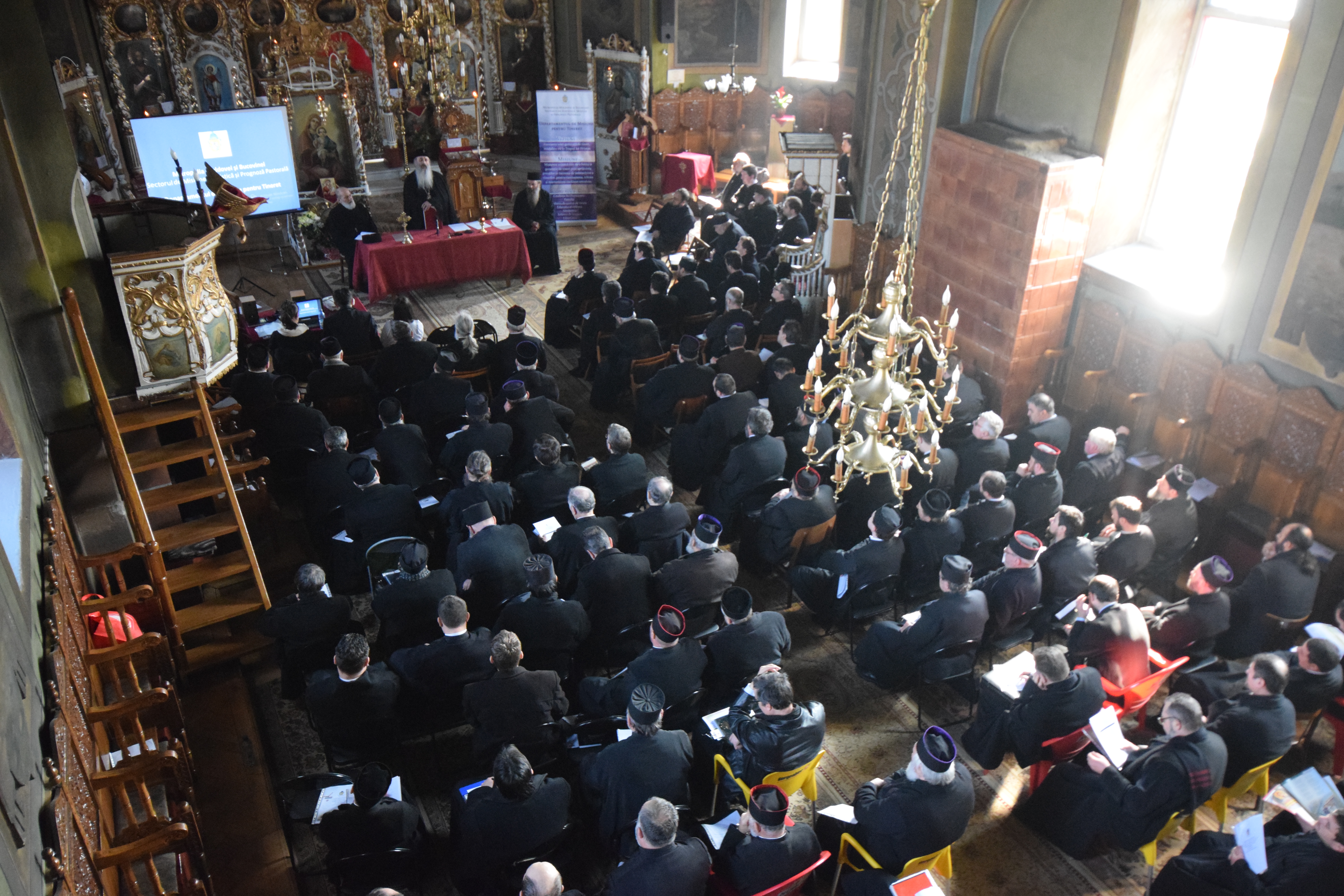 Preoții din Protopopiatul Piatra Neamț, îndemnați să desfășoare activități cu tinerii