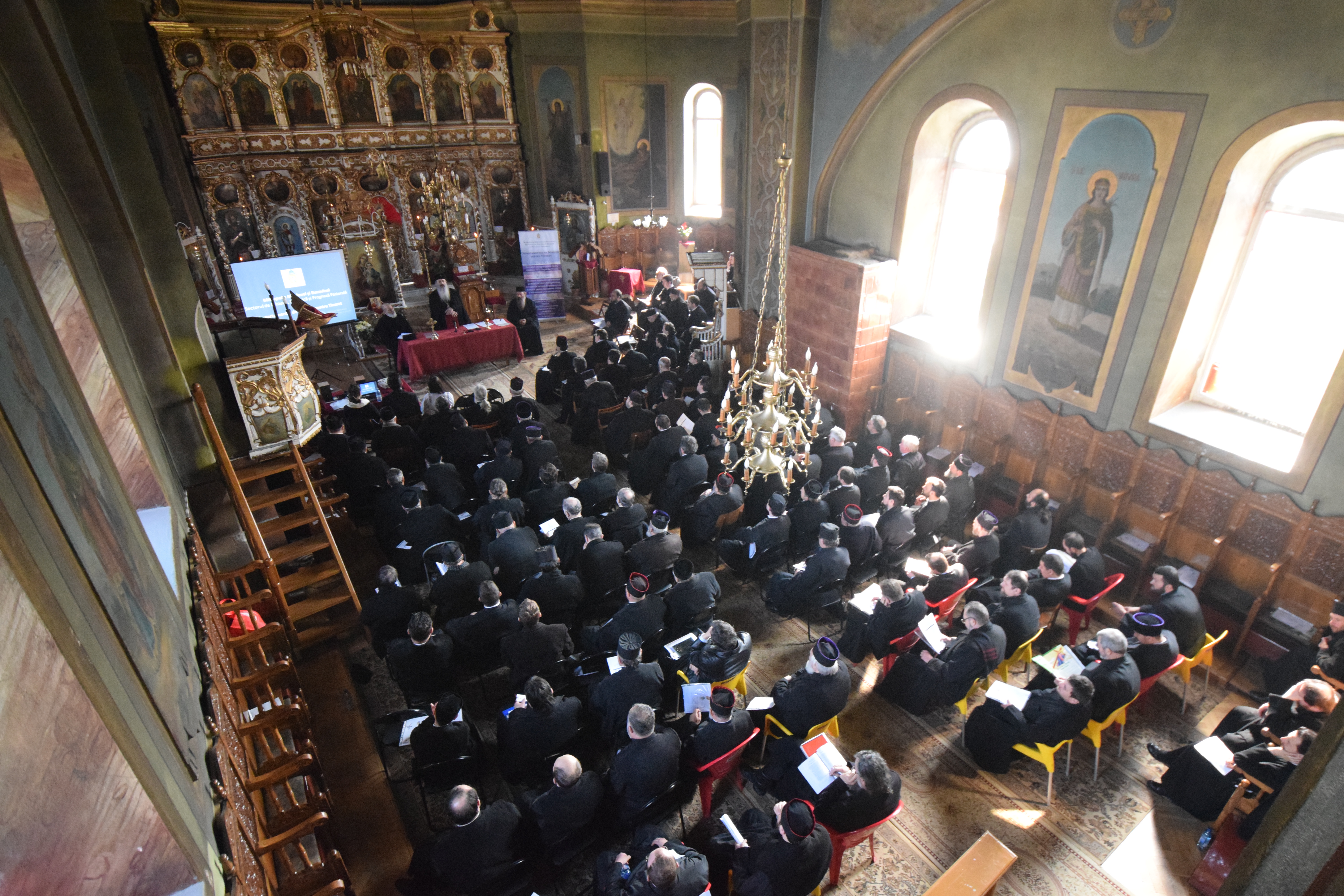 Preoții din Protopopiatul Piatra Neamț, îndemnați să desfășoare activități cu tinerii