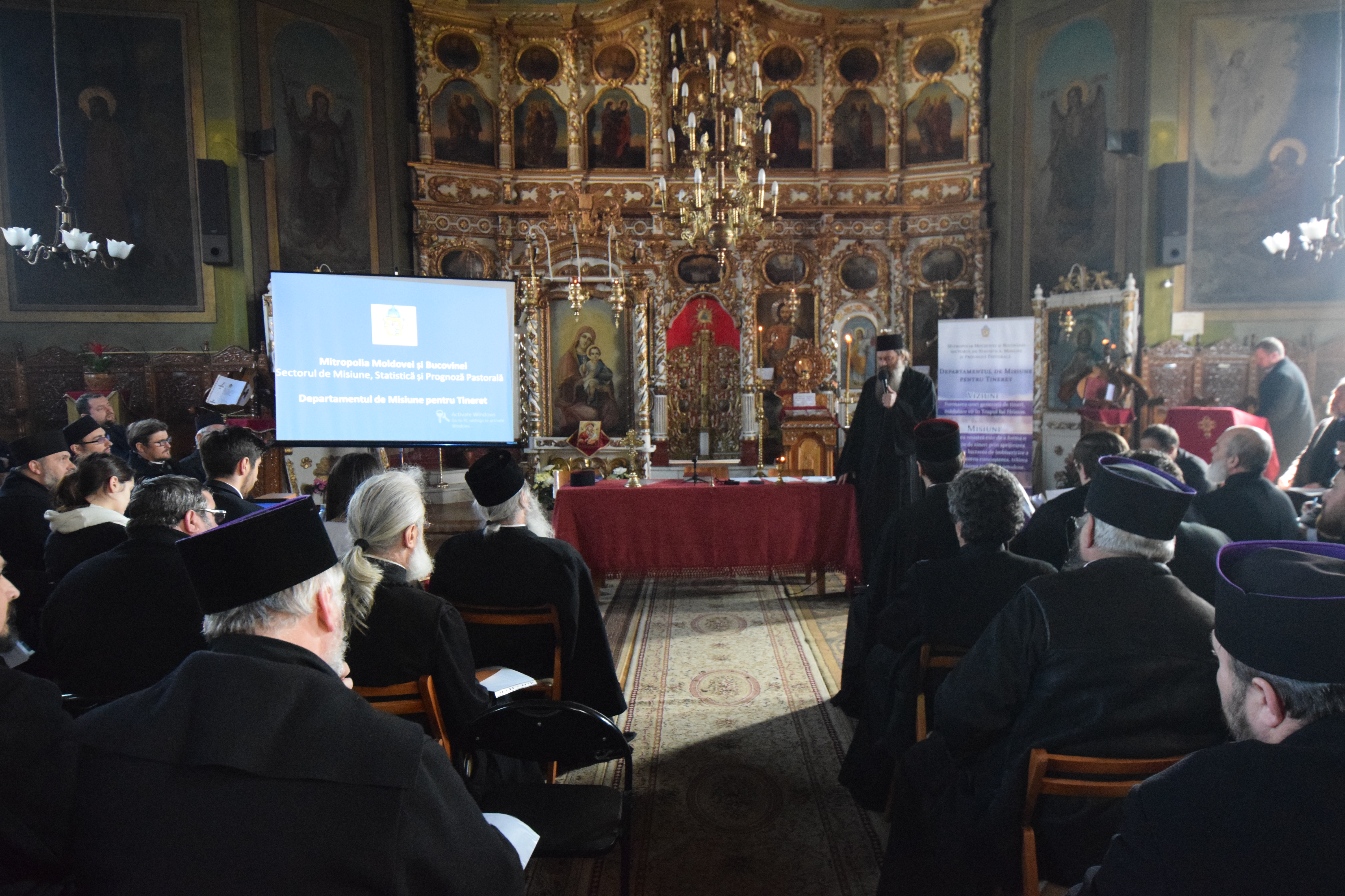 Preoții din Protopopiatul Piatra Neamț, îndemnați să desfășoare activități cu tinerii