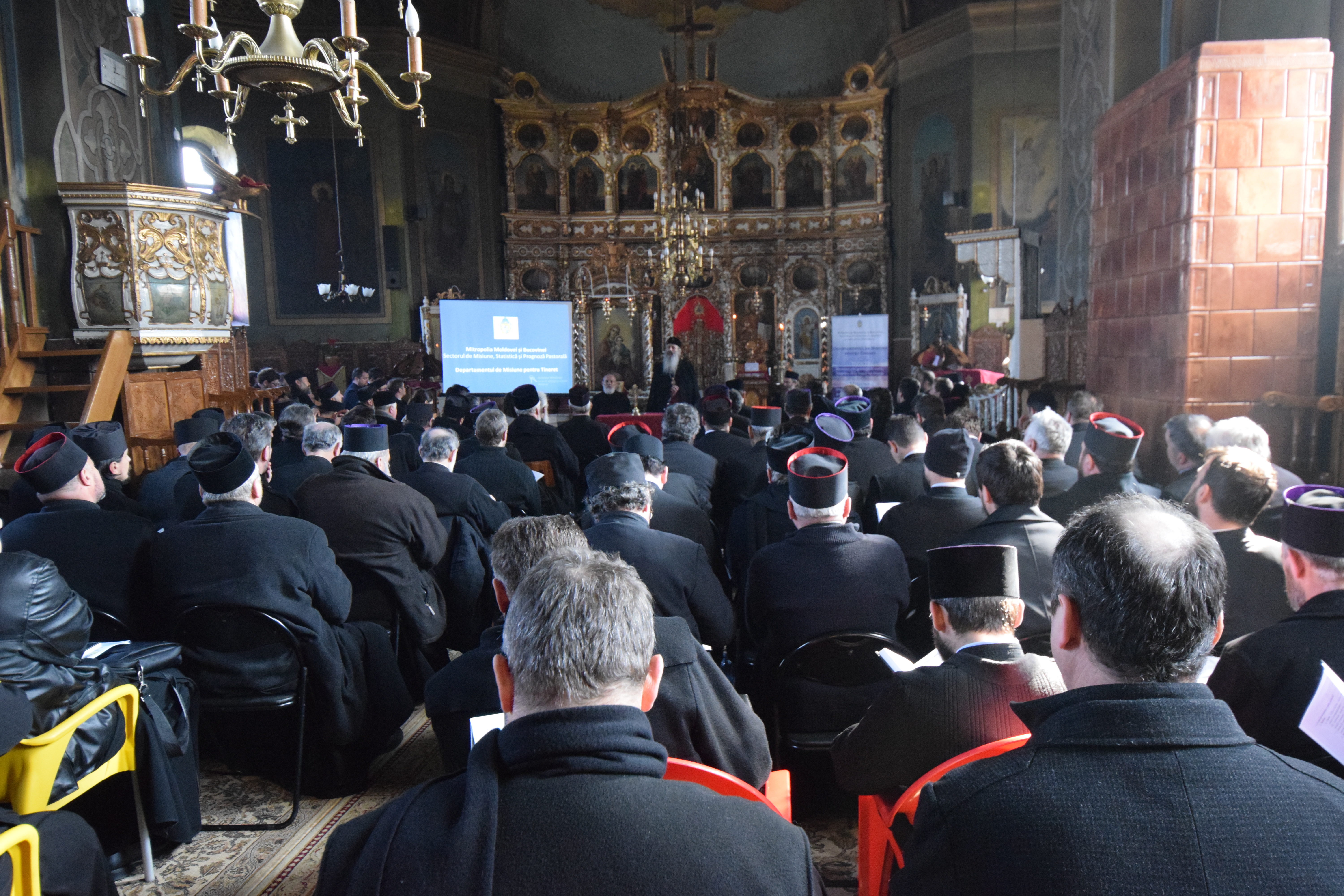 Preoții din Protopopiatul Piatra Neamț, îndemnați să desfășoare activități cu tinerii