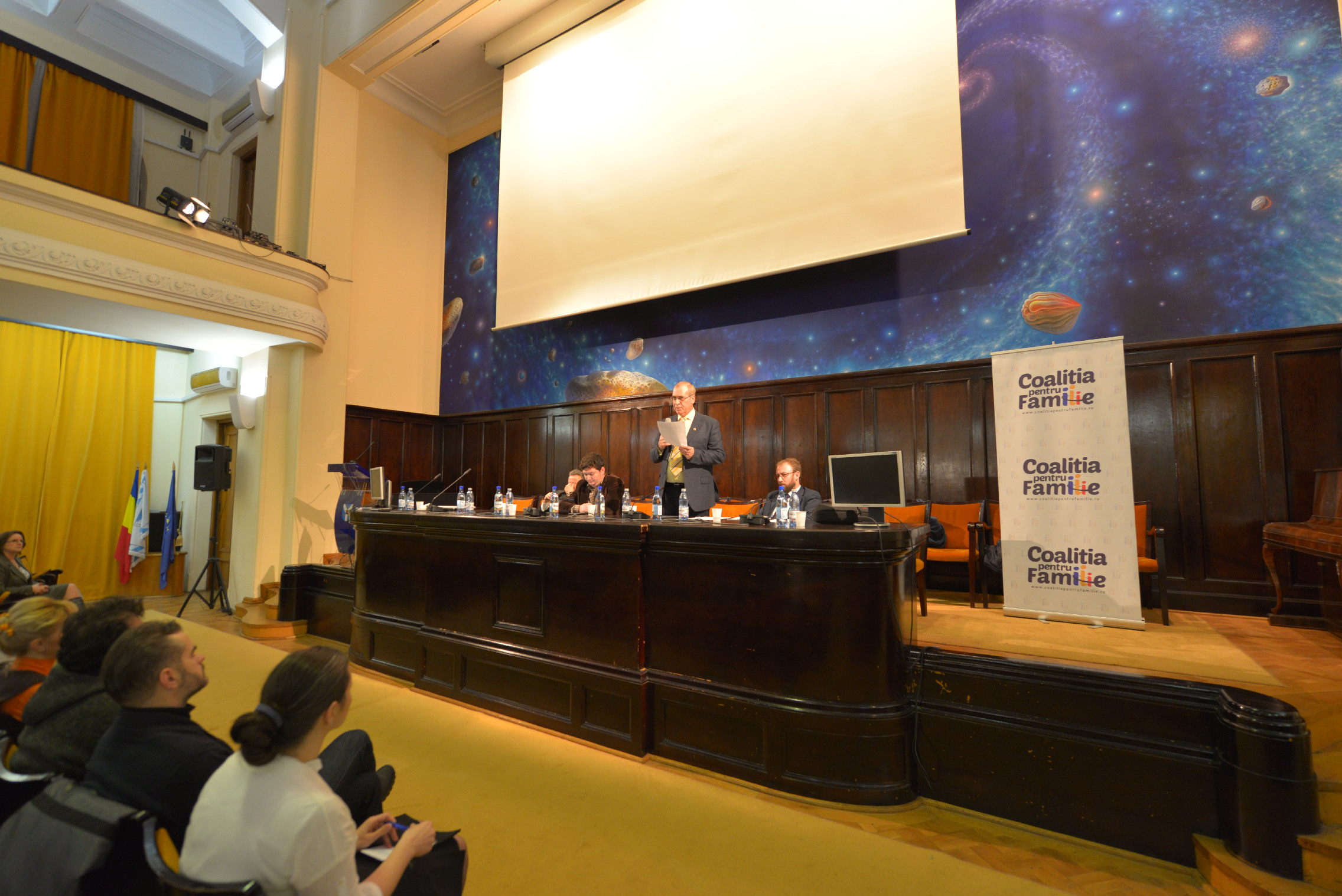 „Familia mai mult trebuie să formeze, decât să informeze”