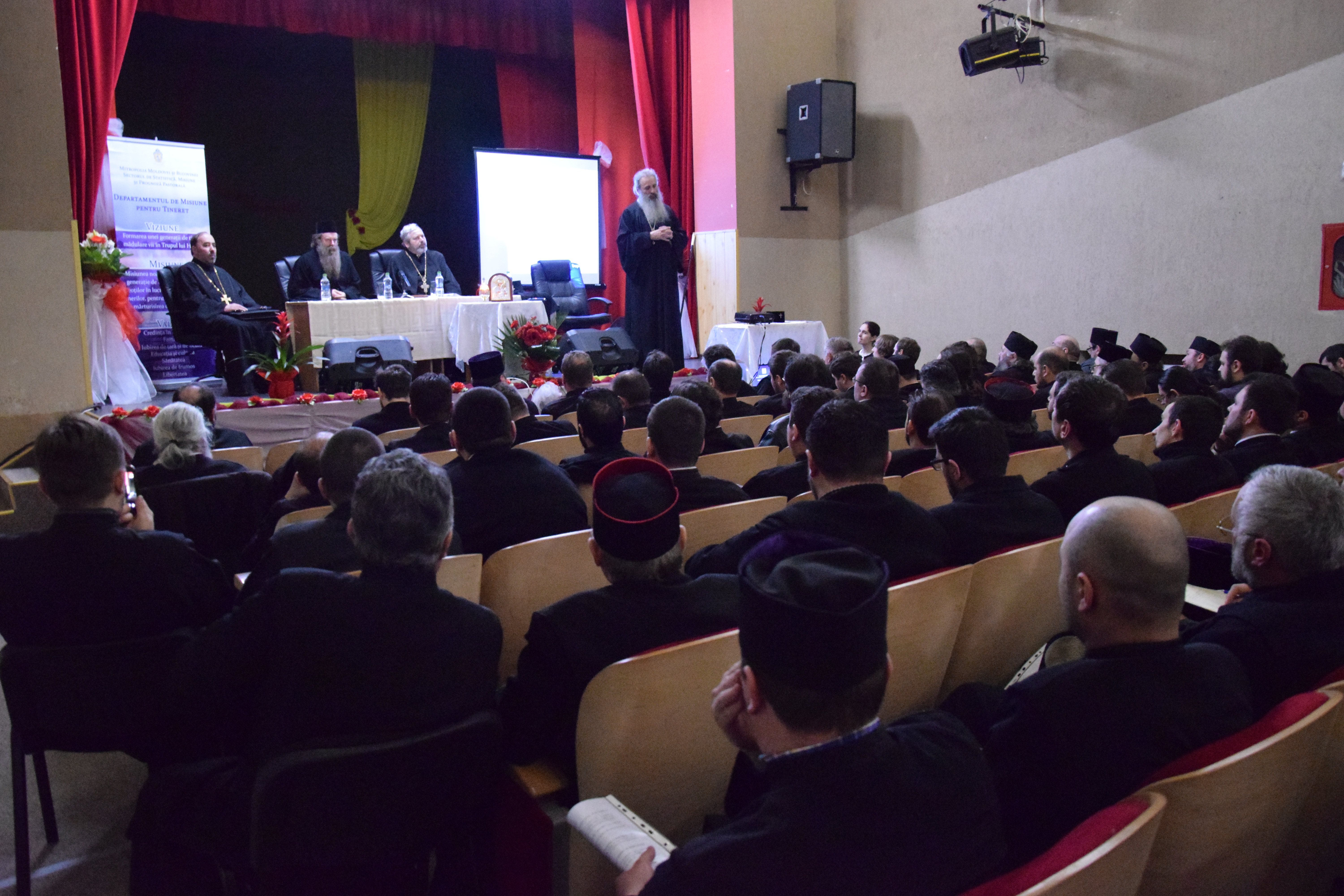 Conferință semestrială preoțească: „Preotul și tânărul împreună pe drumul către Dumnezeu“. Conferință semestrială preoțească: „Preotul și tânărul împreună pe drumul către Dumnezeu“.