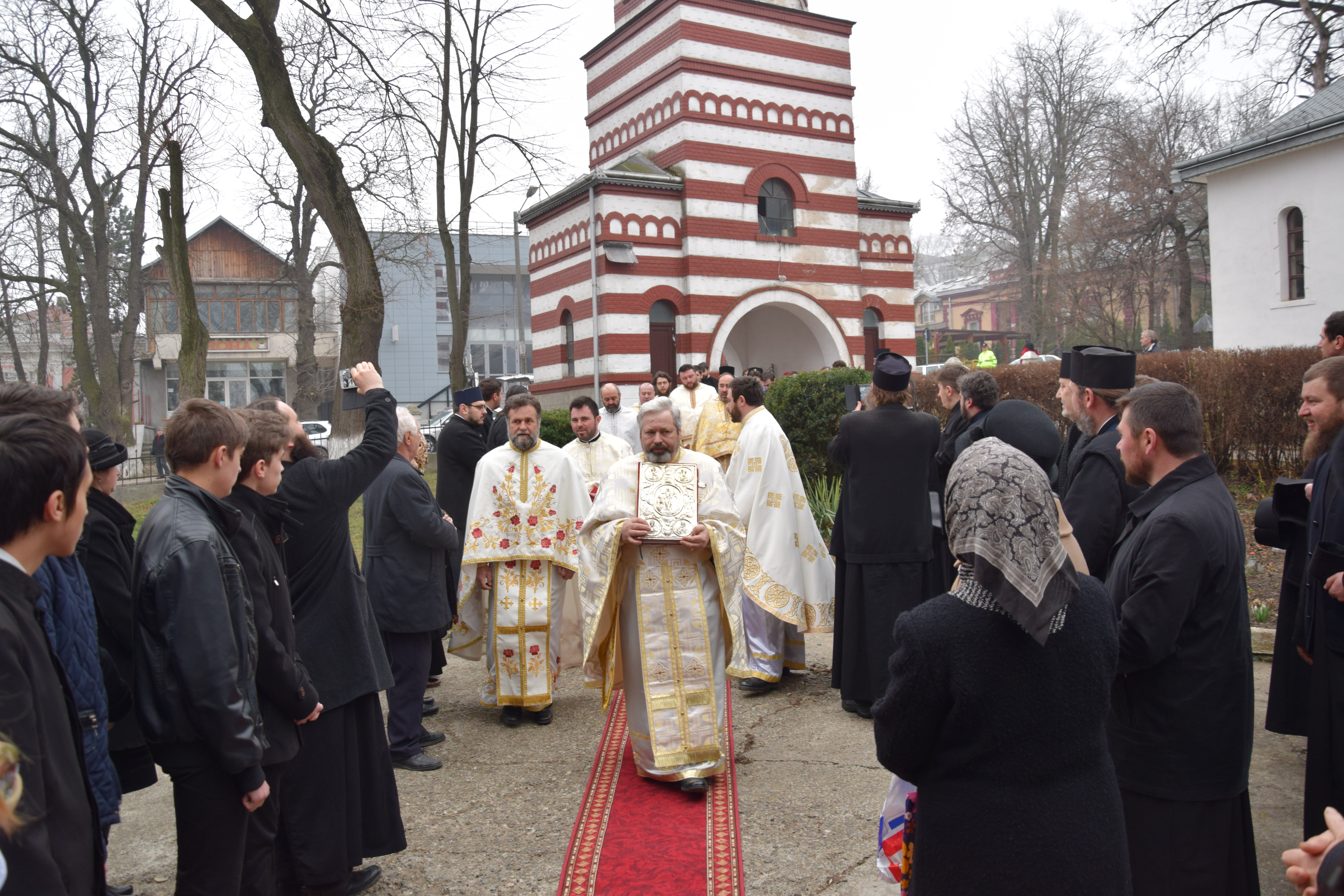 Conferință semestrială preoțească: „Preotul și tânărul împreună pe drumul către Dumnezeu“. Conferință semestrială preoțească: „Preotul și tânărul împreună pe drumul către Dumnezeu“.