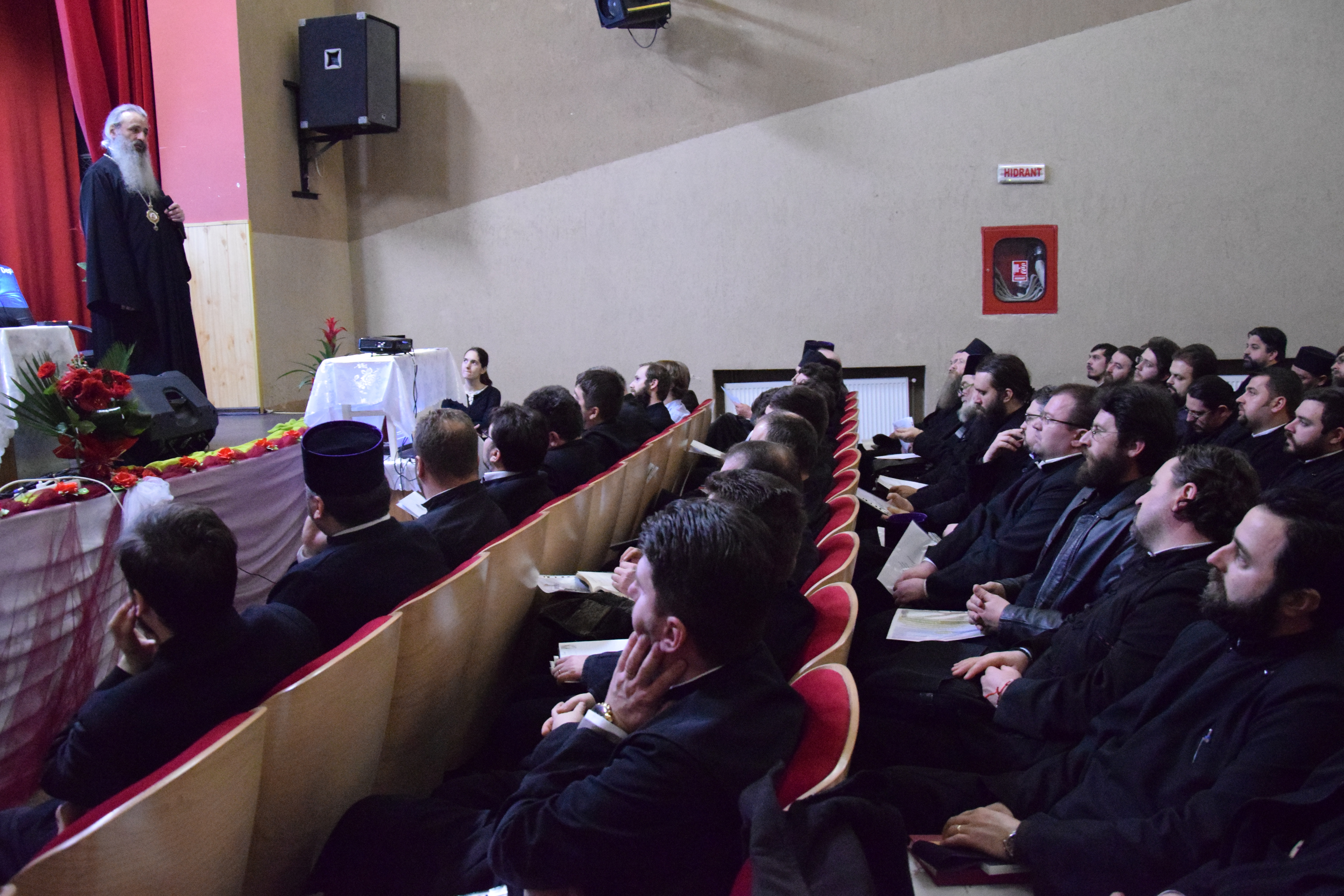 Conferință semestrială preoțească: „Preotul și tânărul împreună pe drumul către Dumnezeu“. Conferință semestrială preoțească: „Preotul și tânărul împreună pe drumul către Dumnezeu“.