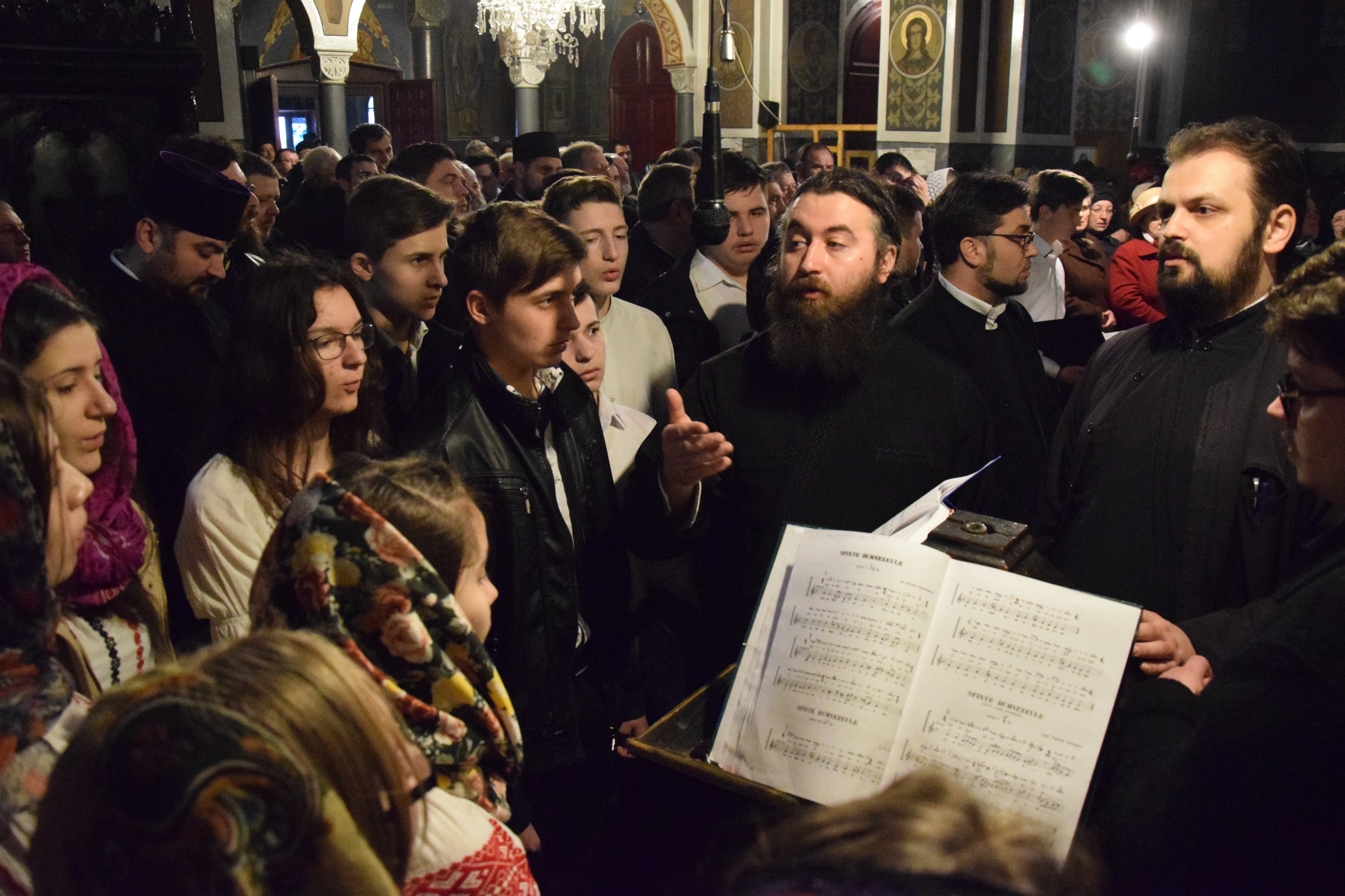 Conferință semestrială preoțească: „Preotul și tânărul împreună pe drumul către Dumnezeu“. Conferință semestrială preoțească: „Preotul și tânărul împreună pe drumul către Dumnezeu“.