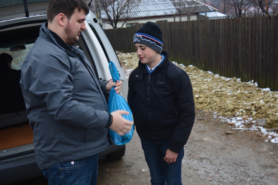 „Dăruiește un zâmbet”, proiectul Colegiului „Sf. Nicolae” pentru copiii din Stânca, Pocreaca și Doroșcani