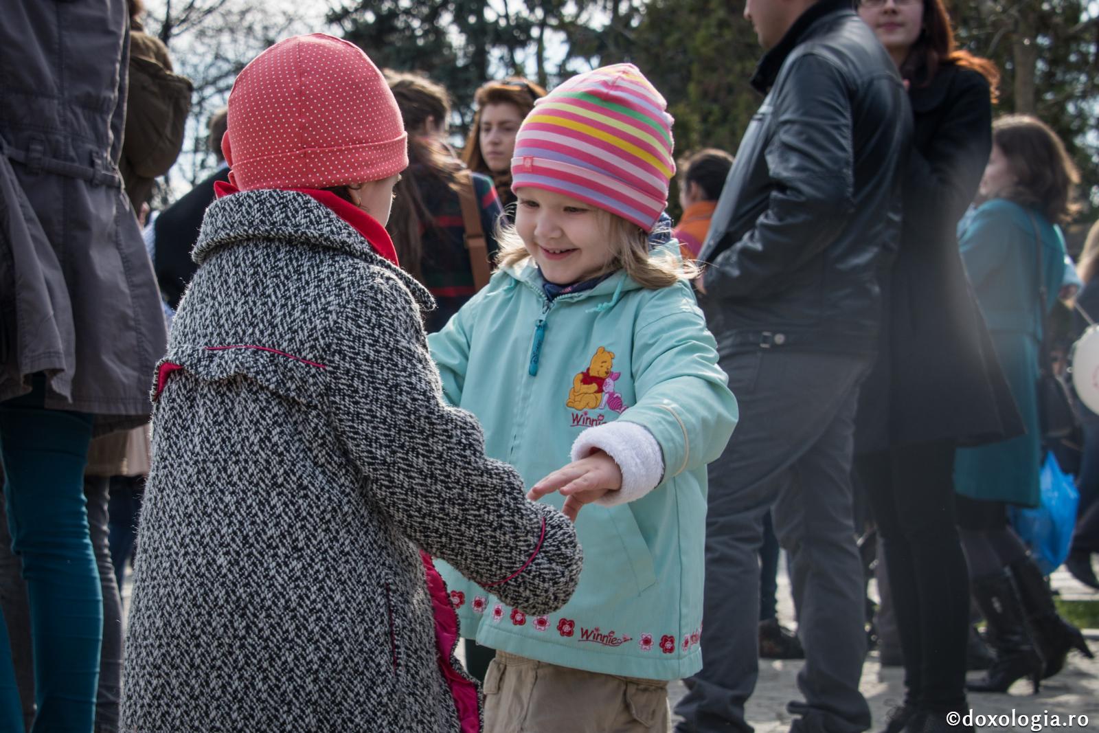 Învățați copiii să-și ceară iertare pentru orice greșeală