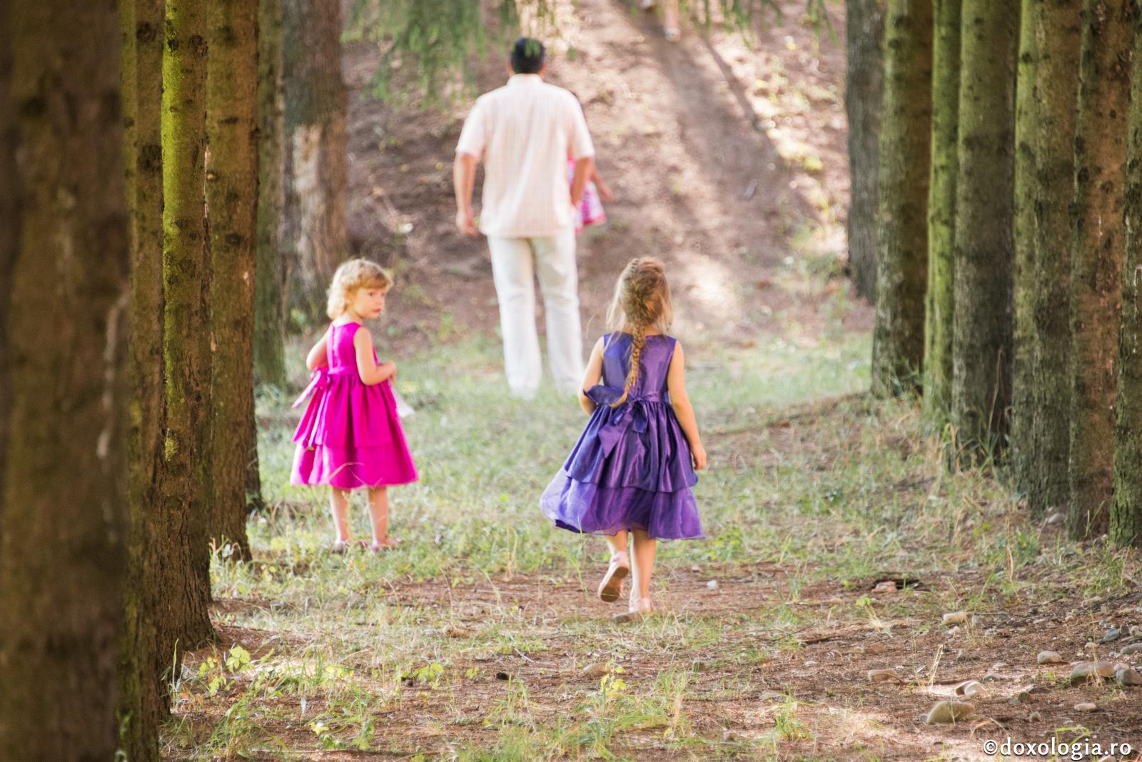 copile în rochiță