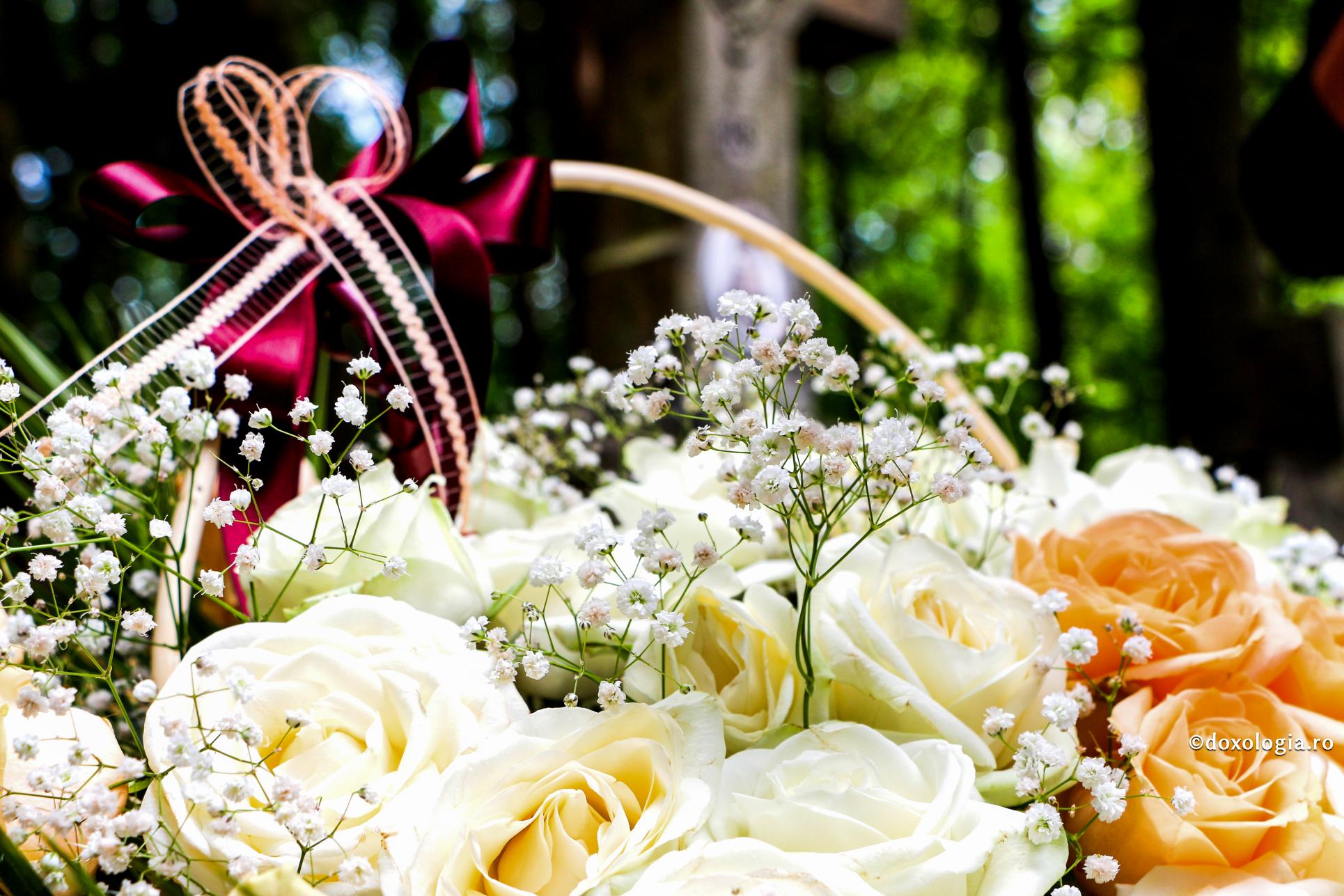 Pilda coșului cu flori