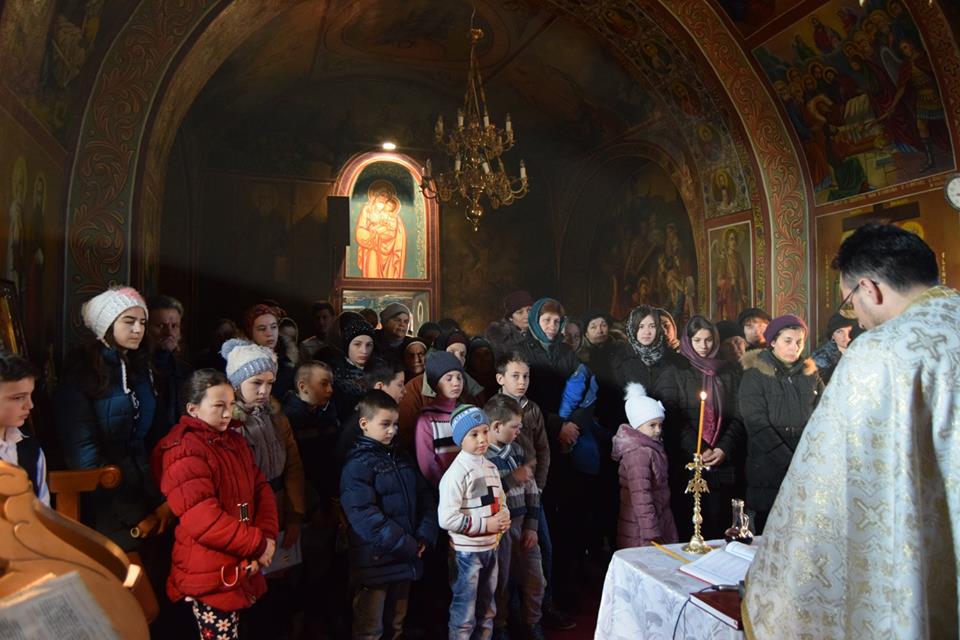 100 de tineri din zona Târgu Frumos participă la proiectul „Sfânta Liturghie - bucuria care nu trece niciodată“