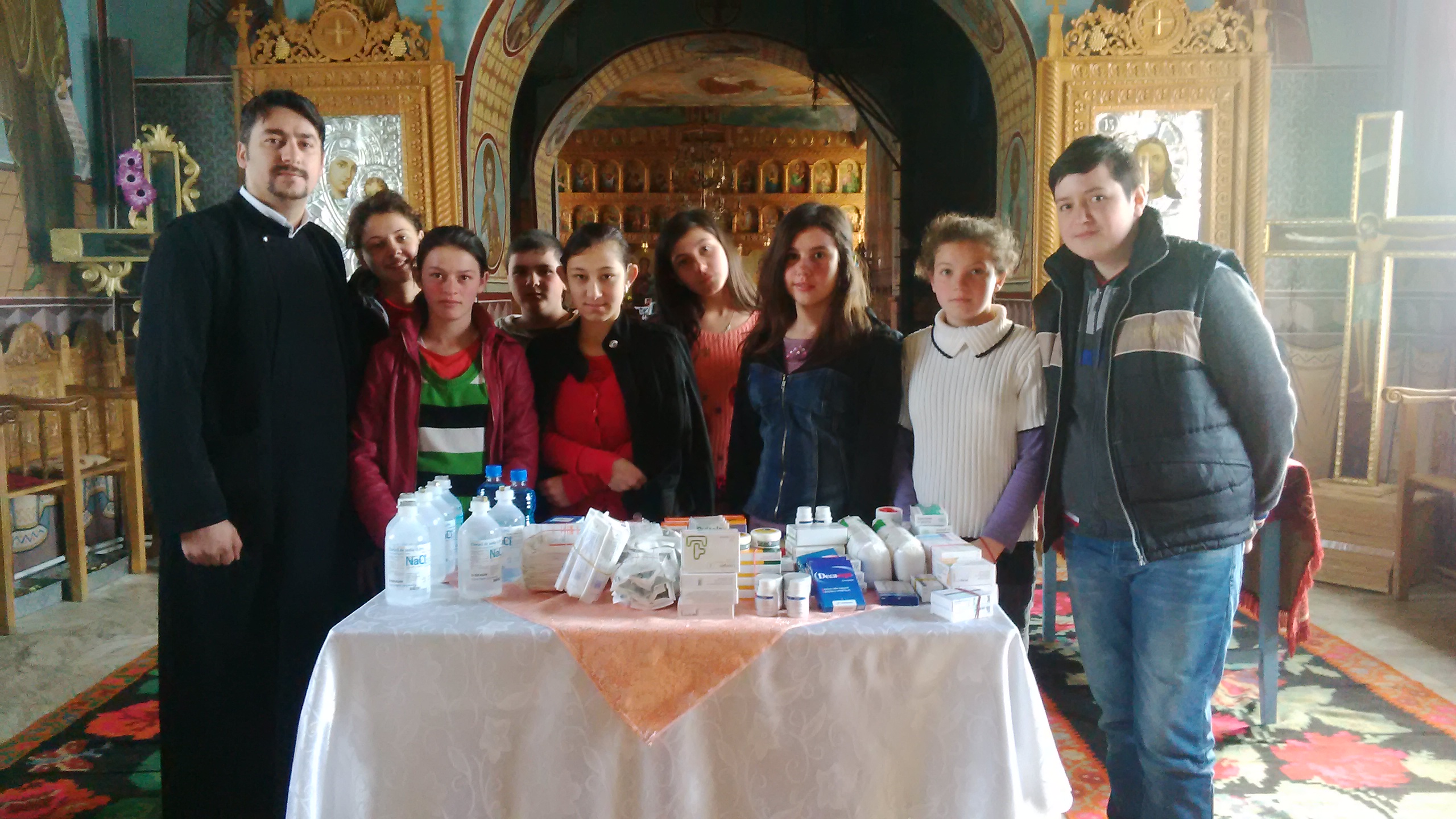 Darul copiilor din Brusturoasa pentru bătrânii de la Hârja Darul copiilor din Brusturoasa pentru bătrânii de la Hârja
