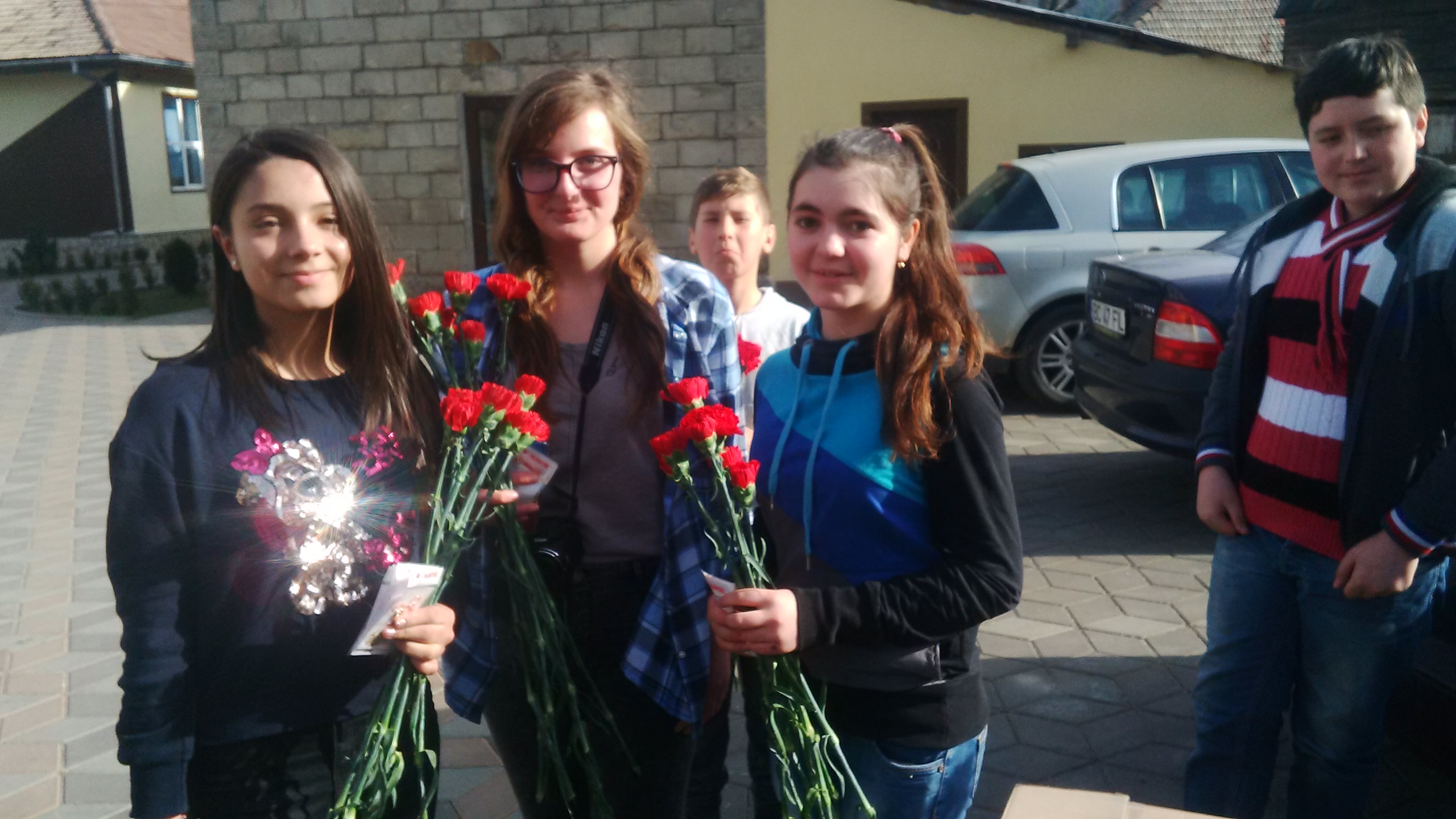 Darul copiilor din Brusturoasa pentru bătrânii de la Hârja Darul copiilor din Brusturoasa pentru bătrânii de la Hârja
