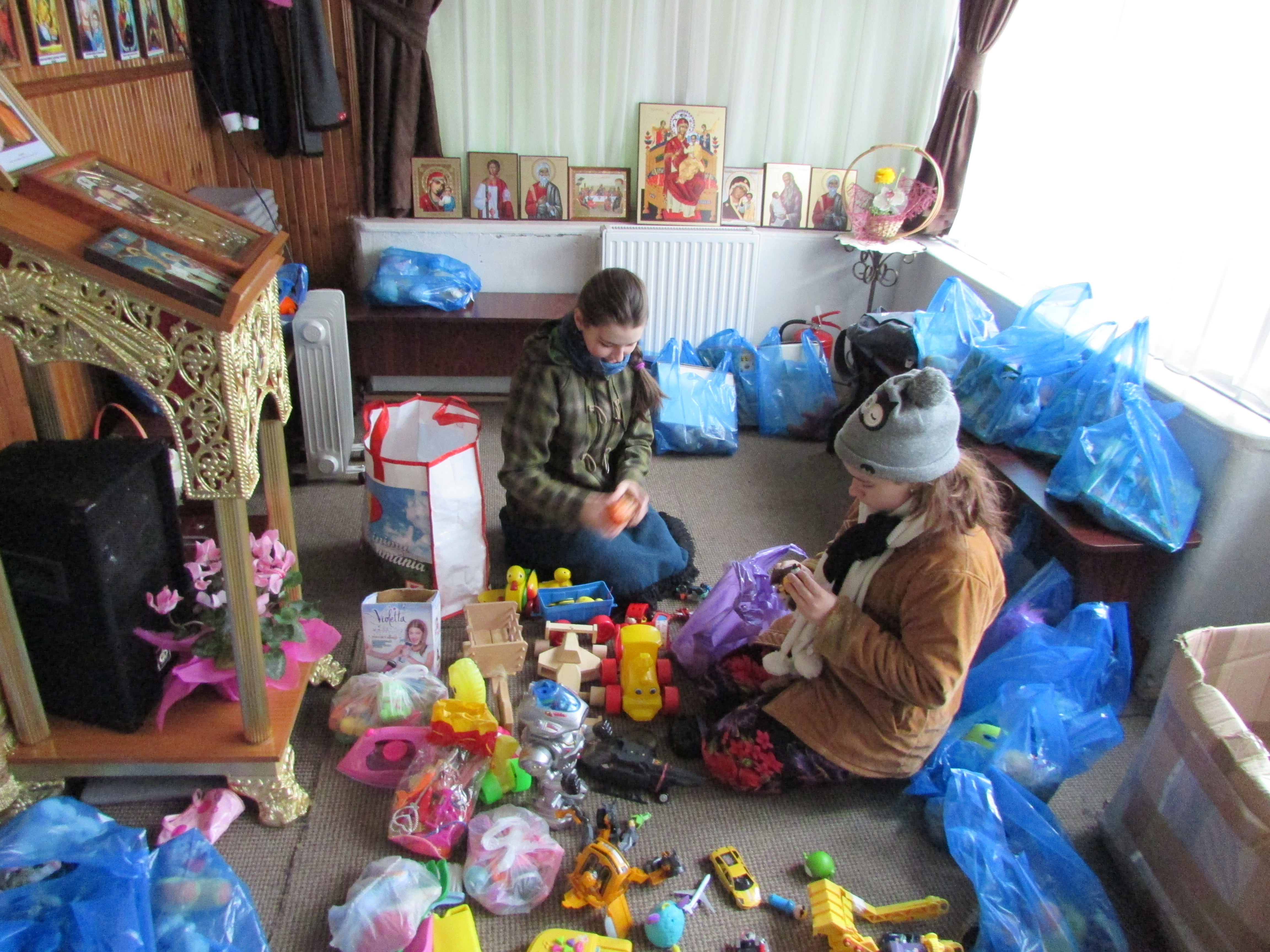„Spital de jucării” deschis la Parohia Precista III din Piatra Neamţ