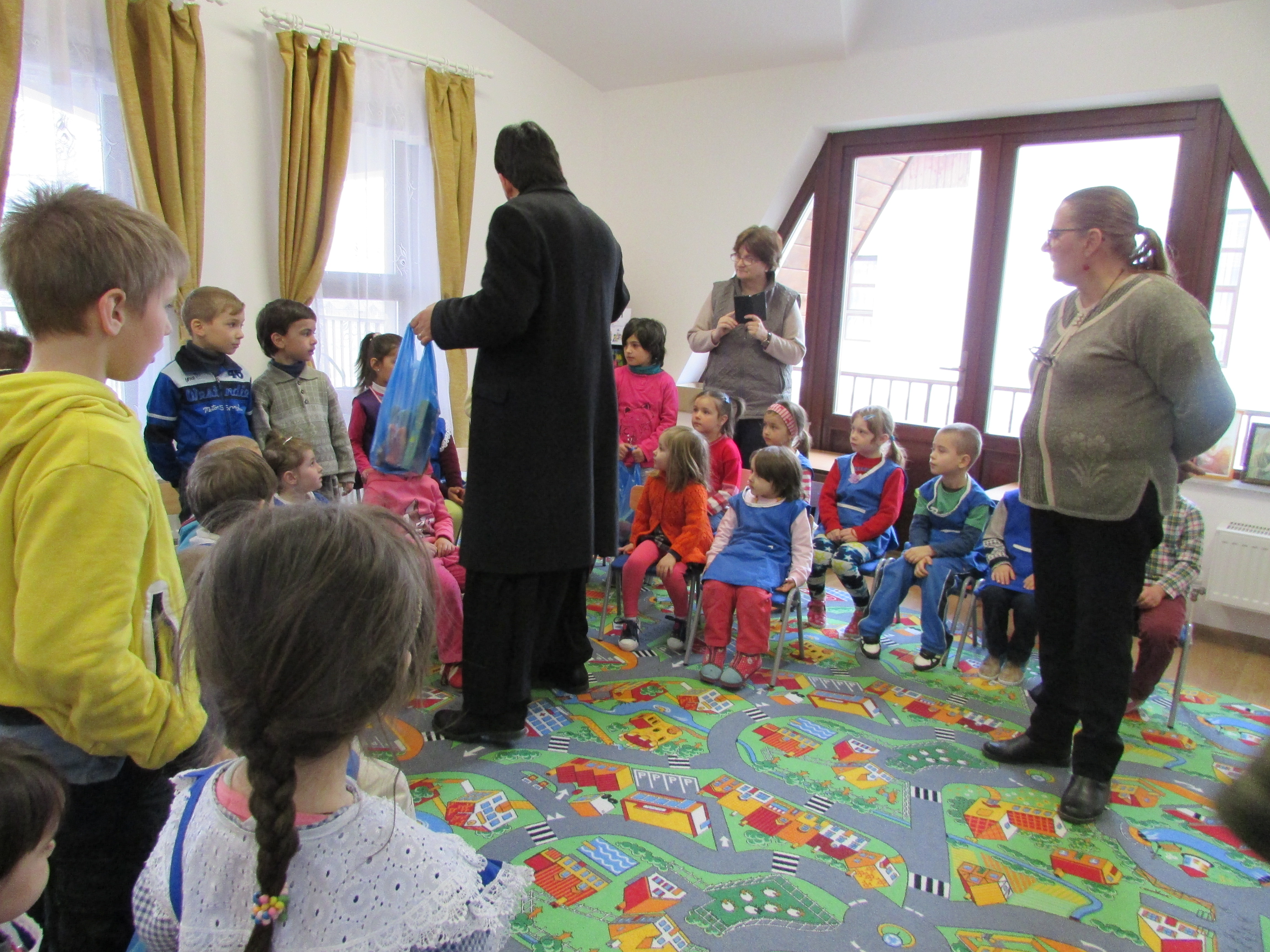 „Spital de jucării” deschis la Parohia Precista III din Piatra Neamţ