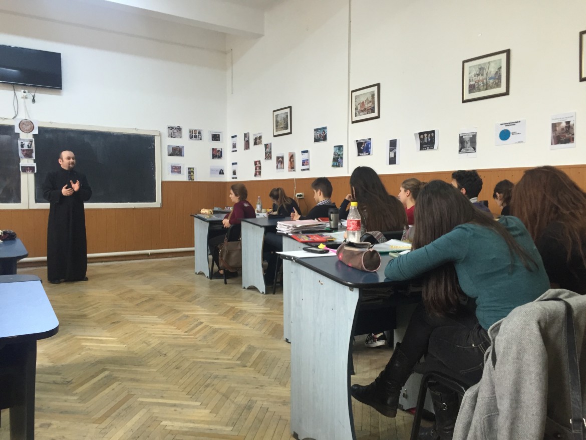 „Dialog la țintă” cu elevii Colegiului „Mihai Eminescu” din Iași