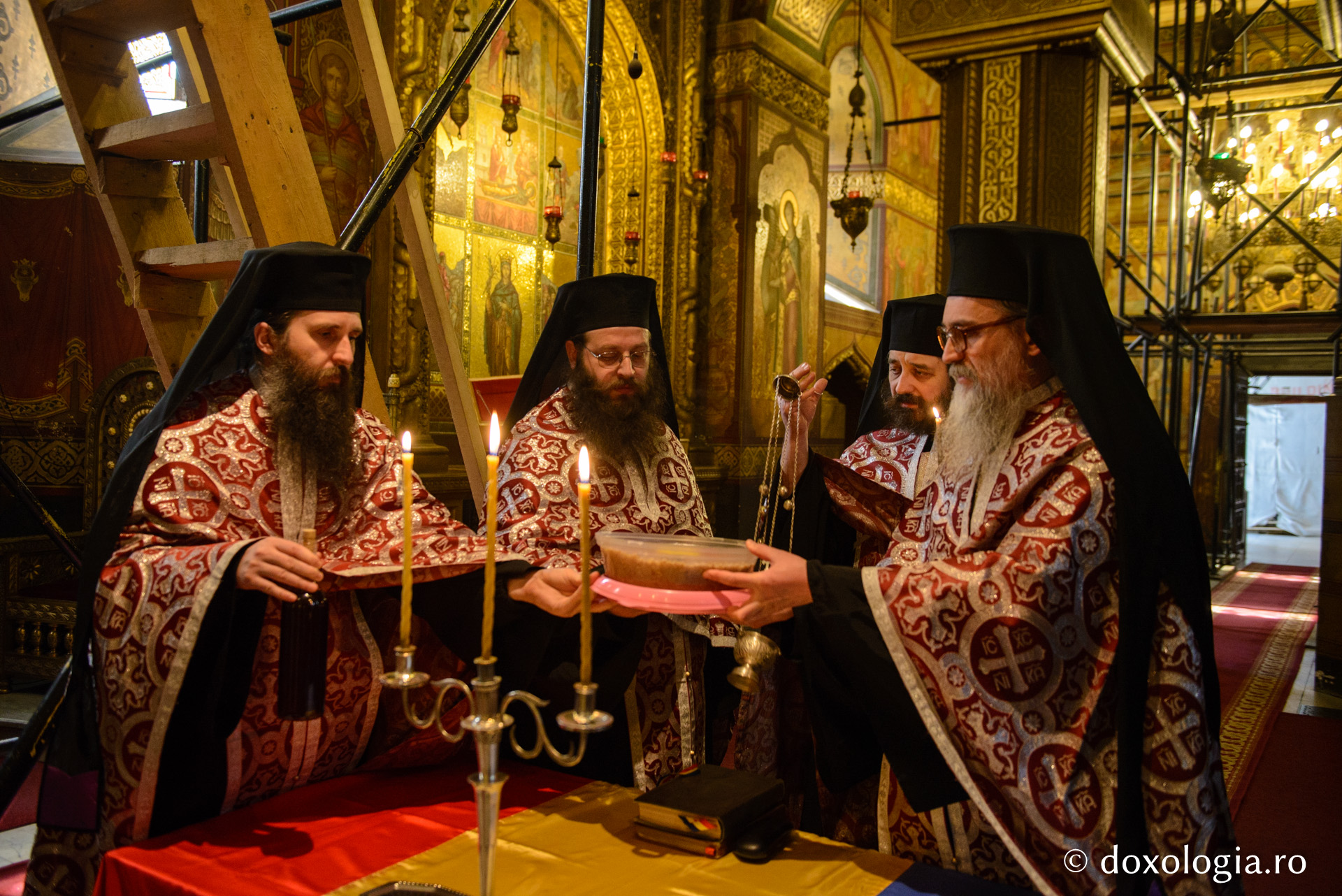 Parastas pentru ctitorul Mănăstirii „Sfinții Trei Ierarhi”