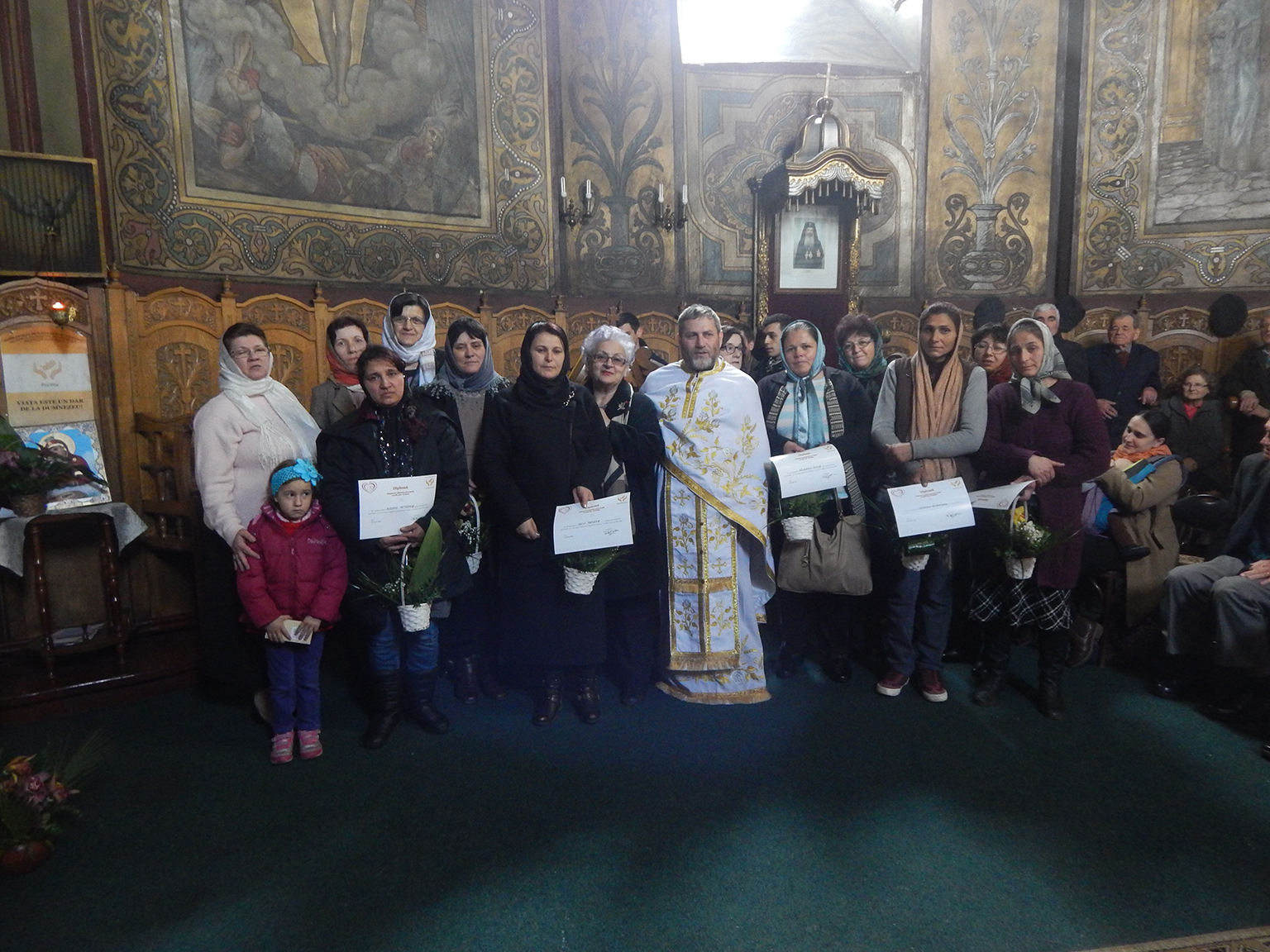 Mame din familii cu 8 copii s-au întâlnit la Biserica „Sfântul Haralambie“ din Iaşi