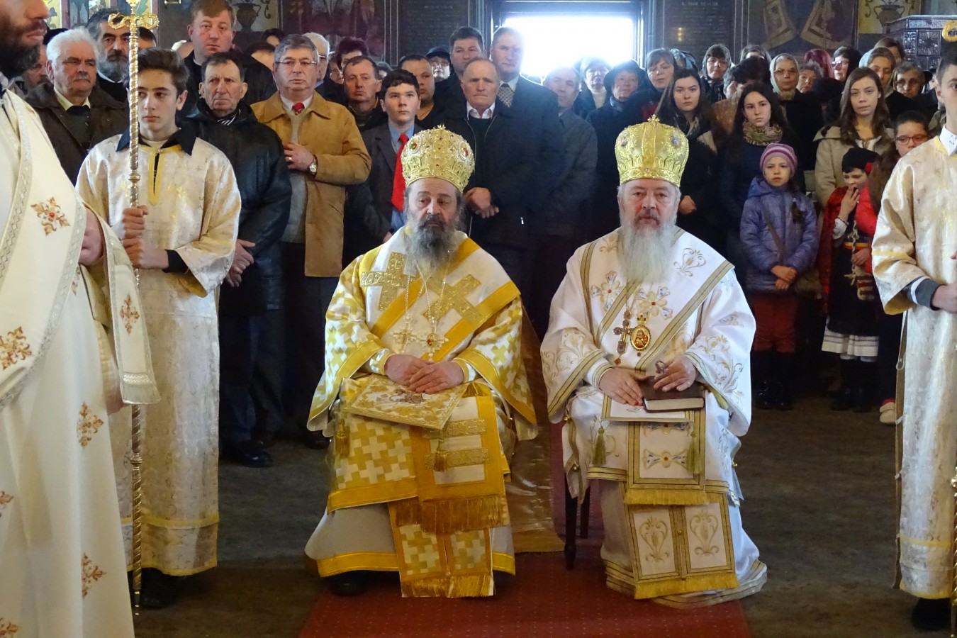 Prezență Arhierească la aniversarea a 80 de ani de la sfințirea bisericii din Viișoara