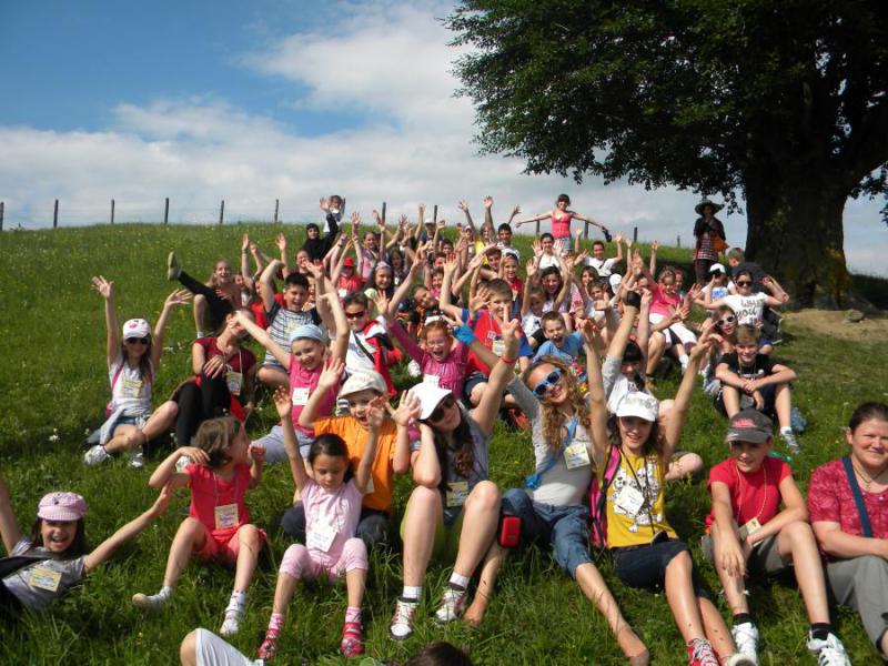 Peste 300 de tineri din diaspora, în tabere de vară organizate în România