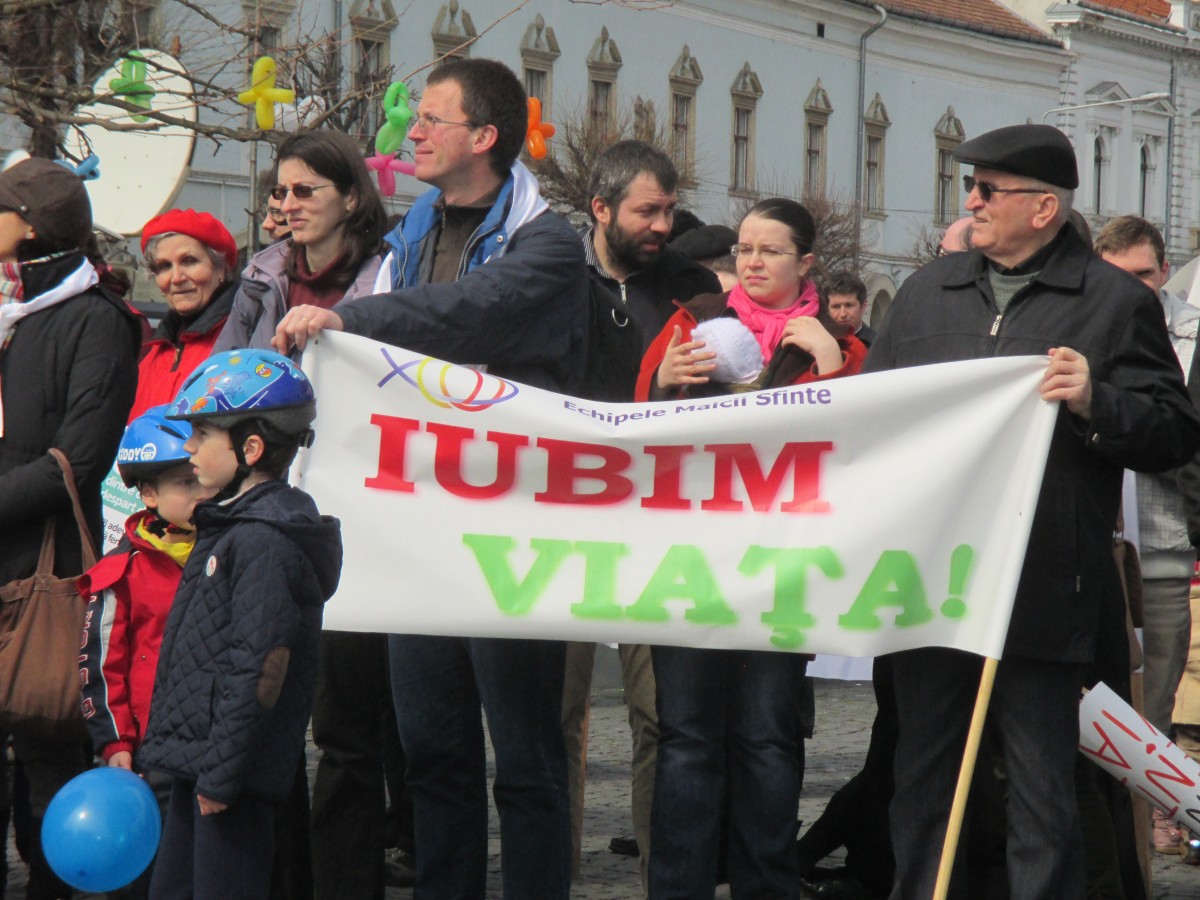Peste 1.000 de clujeni au participat la „Marşul pentru viaţă” Peste 1.000 de clujeni au participat la „Marşul pentru viaţă”