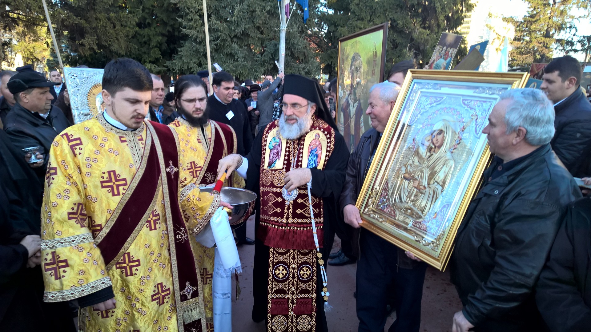 Procesiune impresionantă în cetatea Romanului Procesiune impresionantă în cetatea Romanului