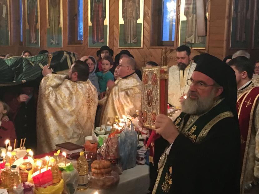Taina Sfântului Maslu pe „Meteora Bacăului“ Taina Sfântului Maslu pe „Meteora Bacăului“