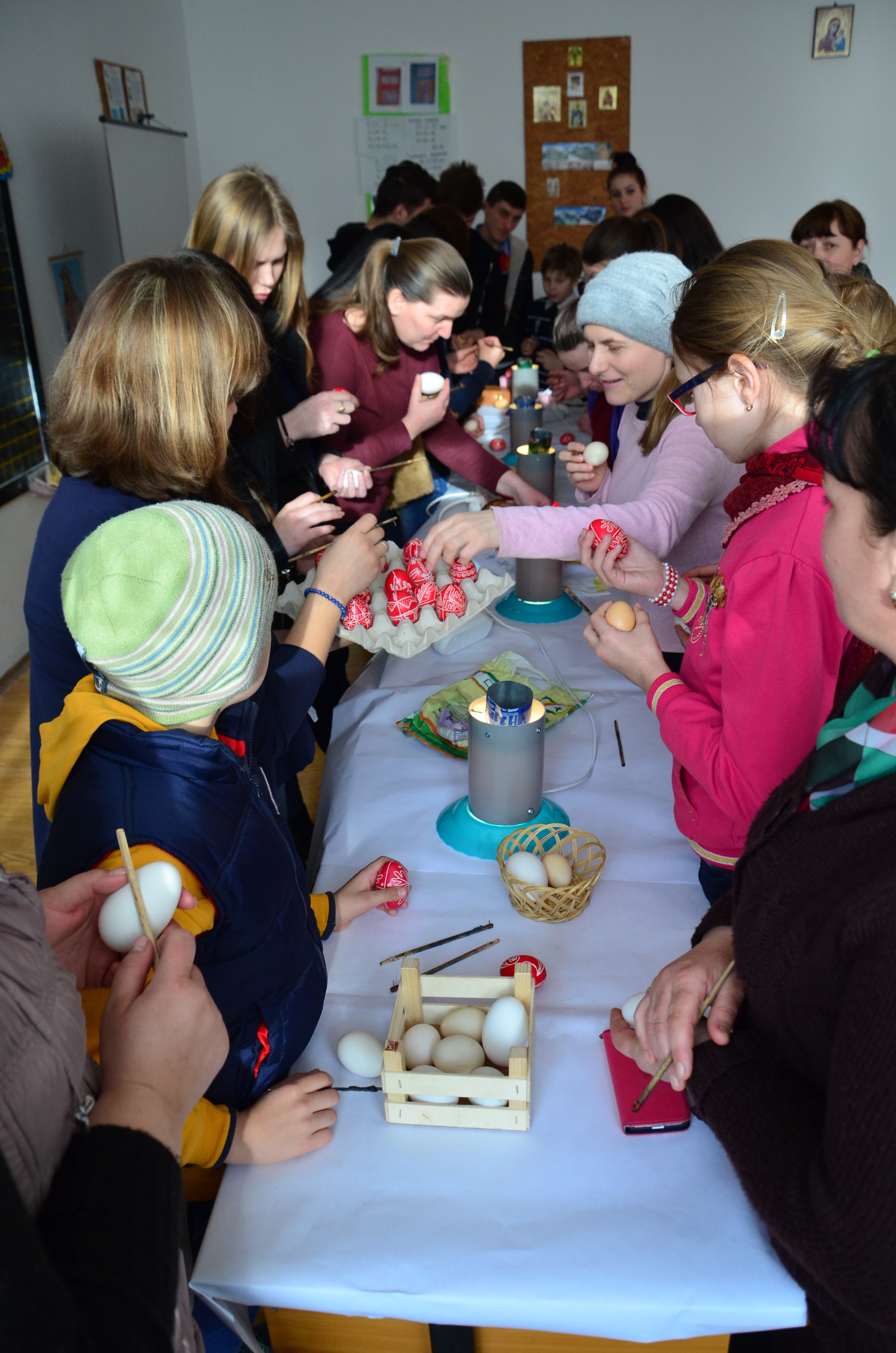 Parohia Todireşti II derulează Campania „Vin Paștile”