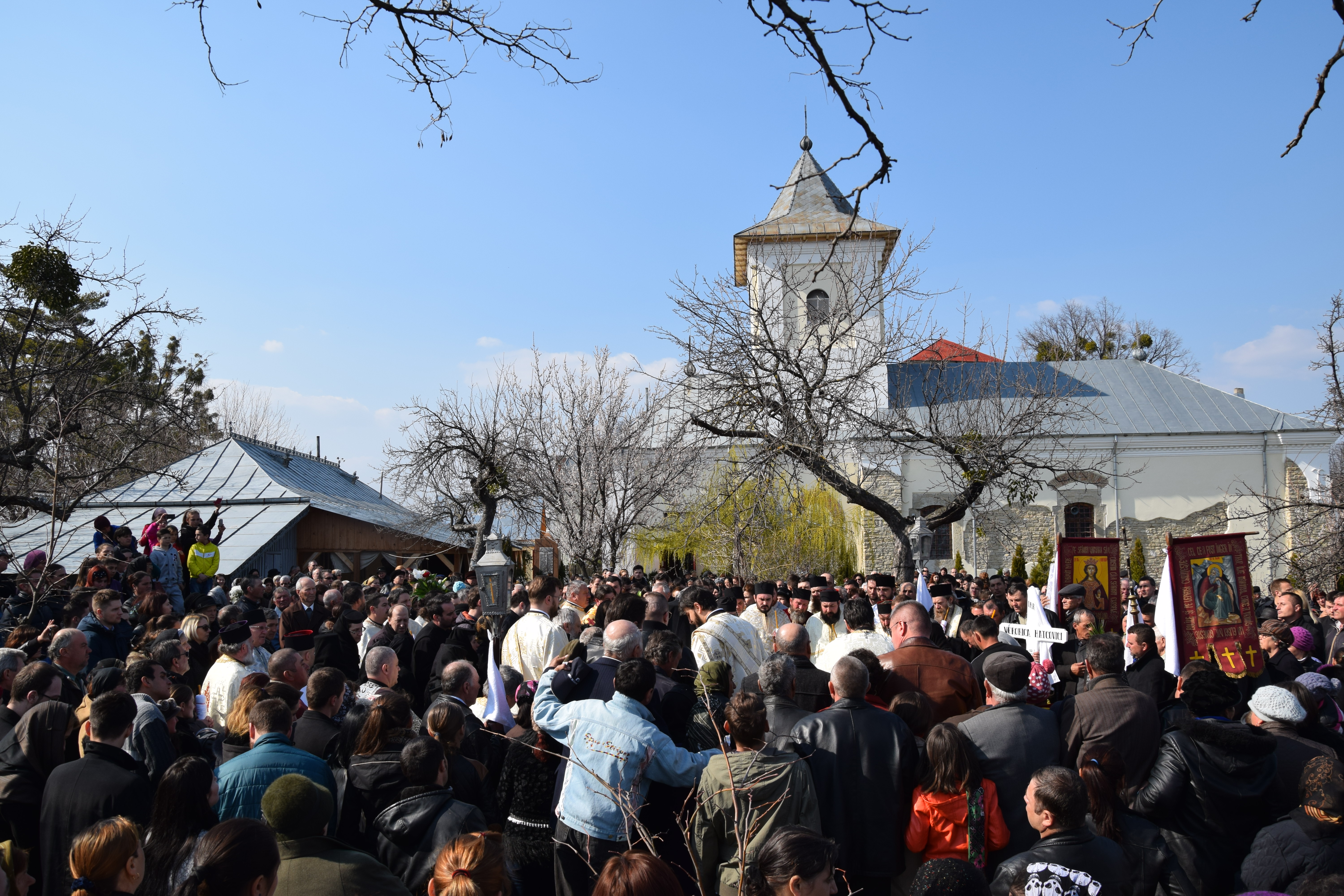 Mitropolitul Moldovei și Bucovinei, prezent la înmormântarea studentei Veronica Matcovici Mitropolitul Moldovei și Bucovinei, prezent la înmormântarea studentei Veronica Matcovici