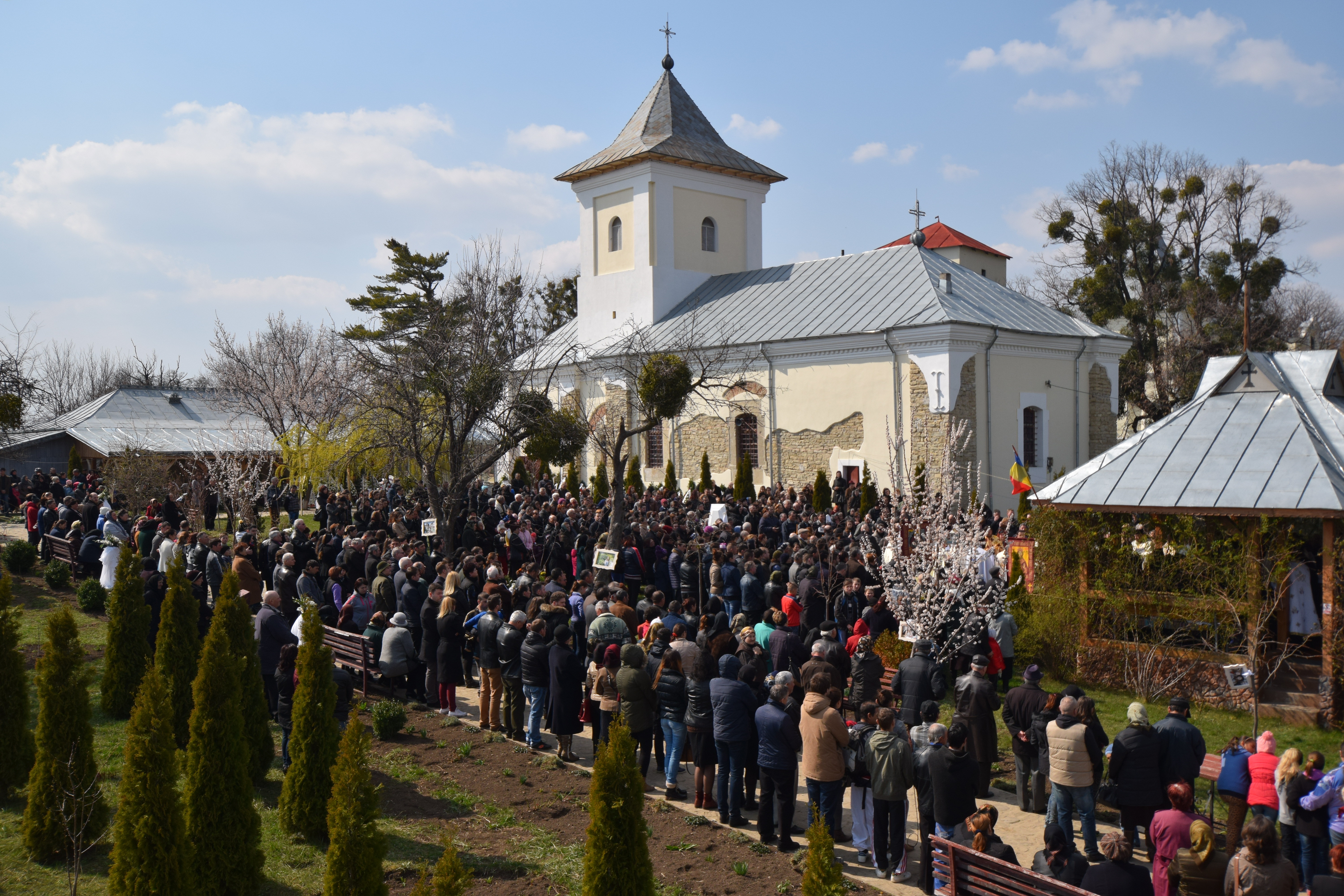 Mitropolitul Moldovei și Bucovinei, prezent la înmormântarea studentei Veronica Matcovici Mitropolitul Moldovei și Bucovinei, prezent la înmormântarea studentei Veronica Matcovici
