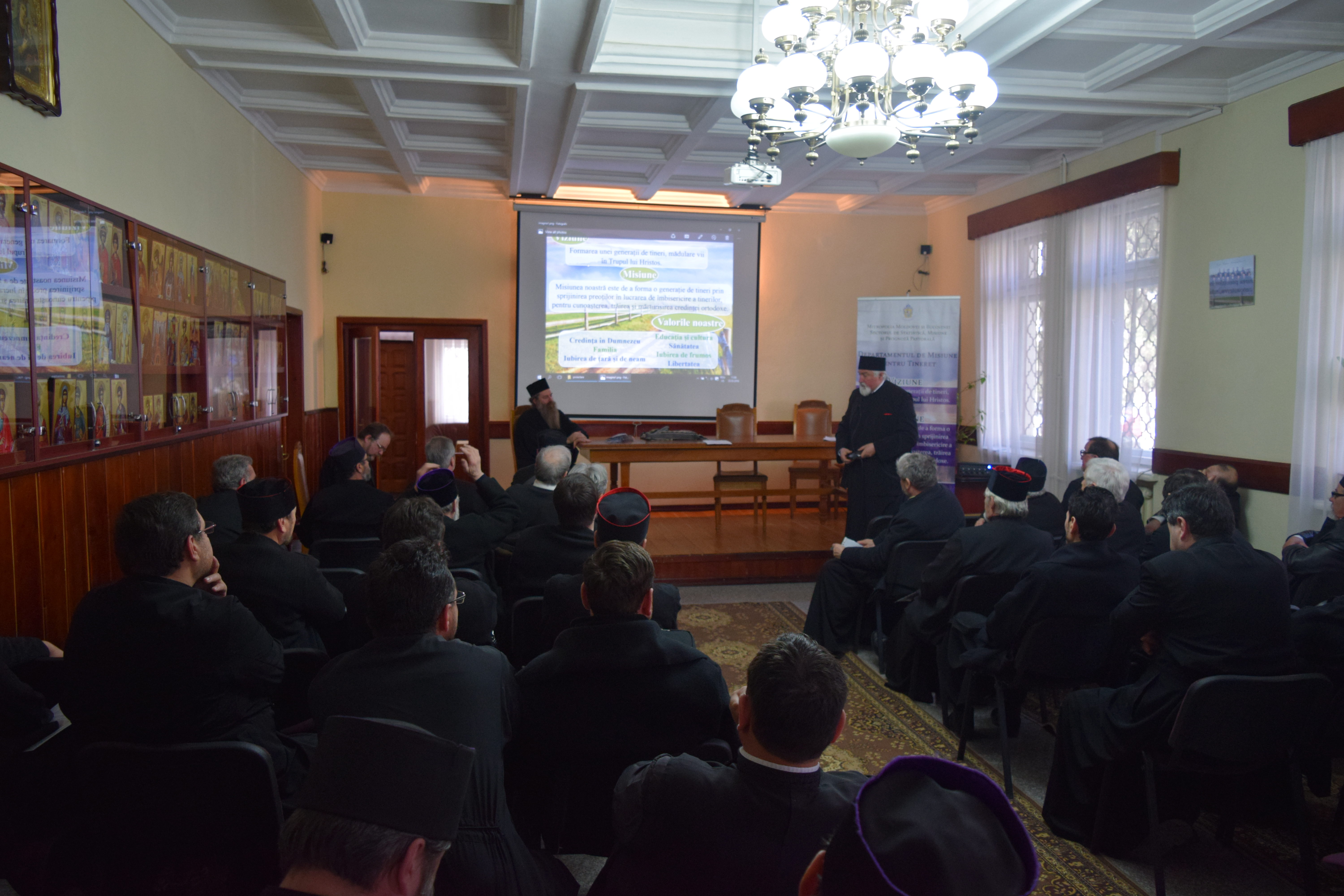 Întâlnire cu preoții la Pașcani - Viitorul este al tinerilor în măsura în care tinerii cred în viitor