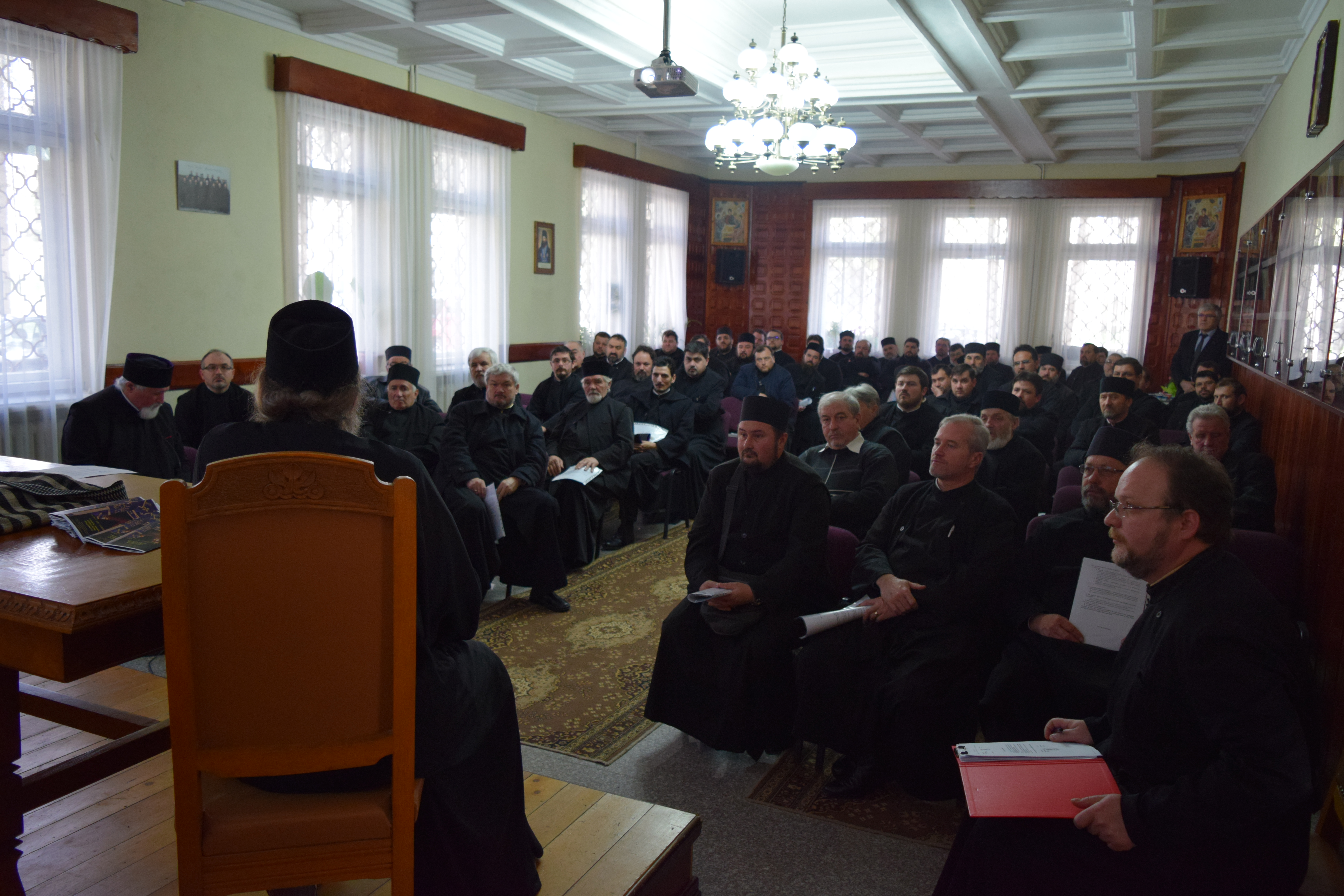Întâlnire cu preoții la Pașcani - Viitorul este al tinerilor în măsura în care tinerii cred în viitor Întâlnire cu preoții la Pașcani - Viitorul este al tinerilor în măsura în care tinerii cred în viitor